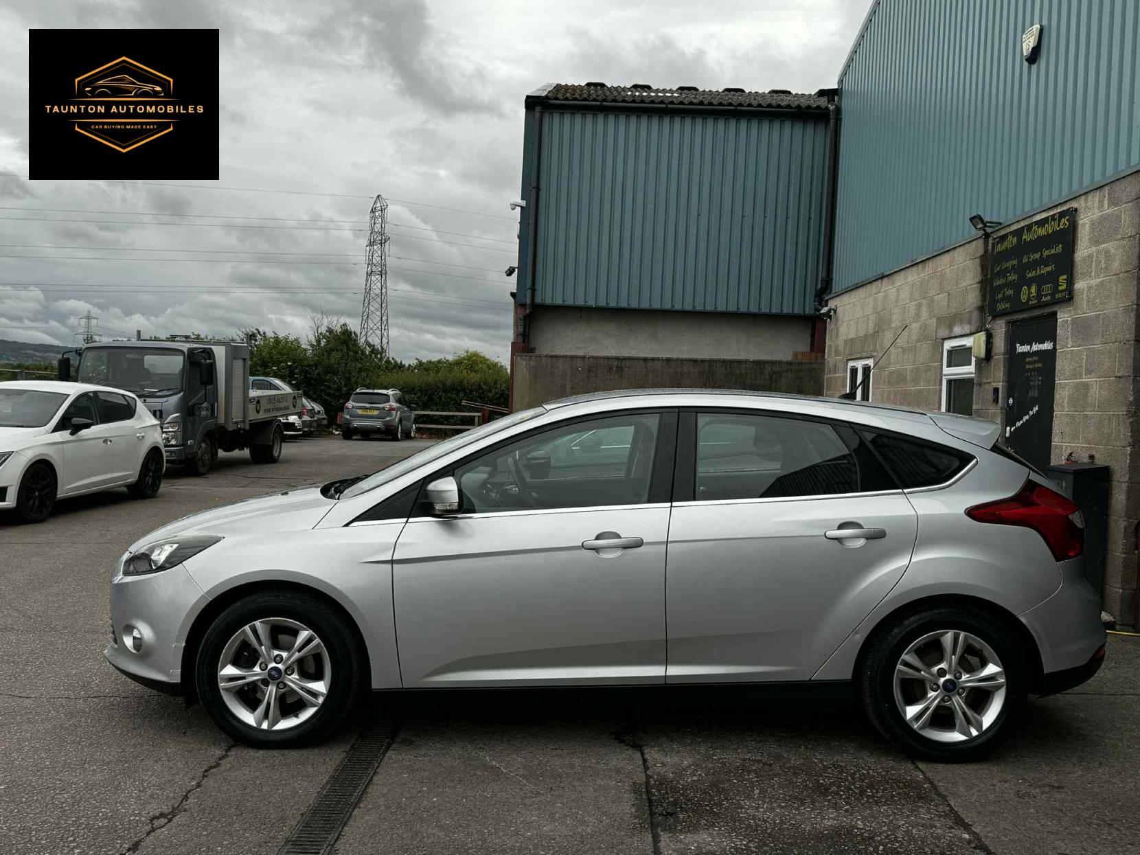 Ford Focus 1.6 Zetec Hatchback 5dr Petrol Manual Euro 5 (105 ps)