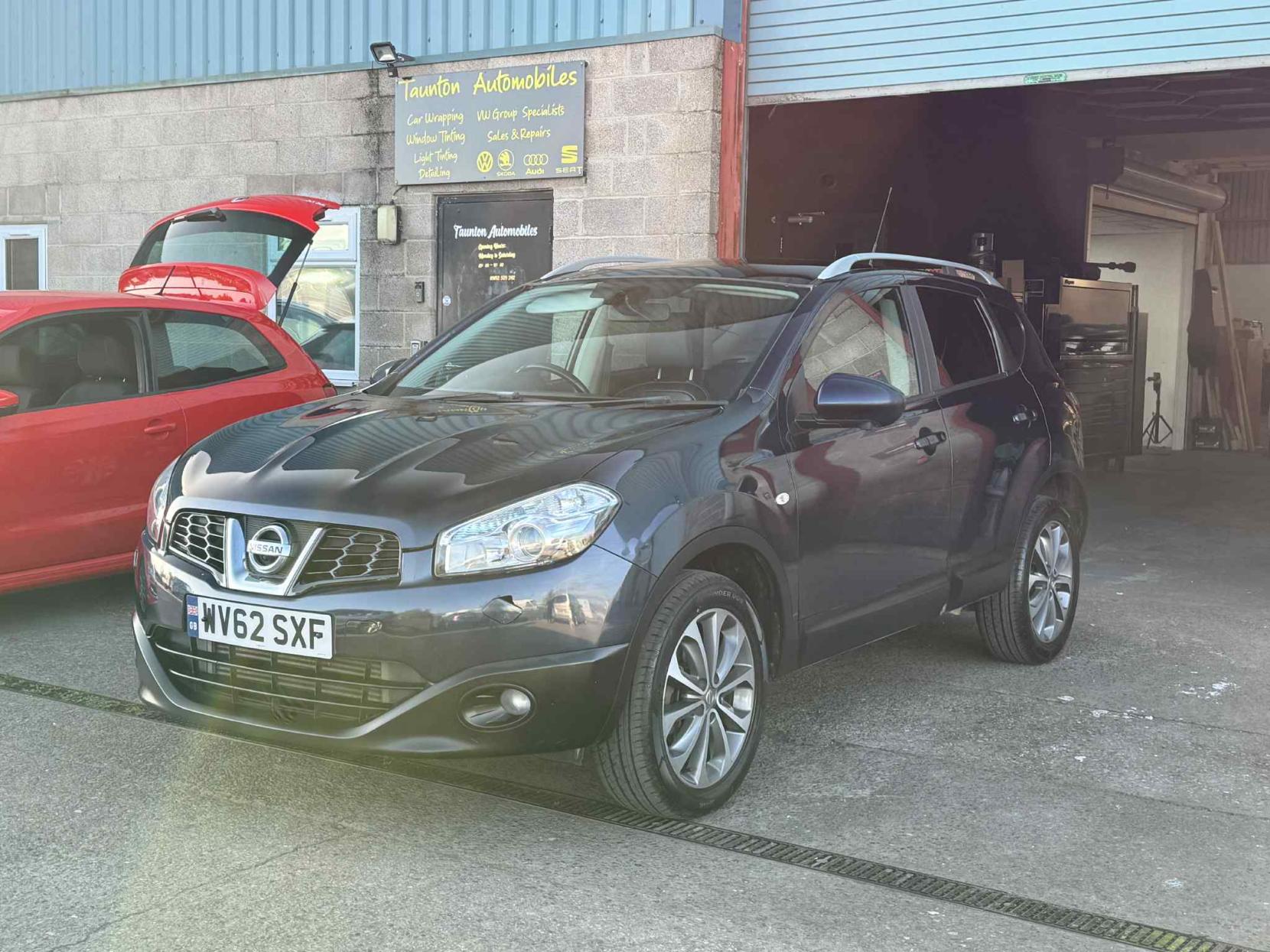 Nissan Qashqai 1.6 dCi Tekna SUV 5dr Diesel Manual 2WD Euro 5 (AVM) (130 ps)