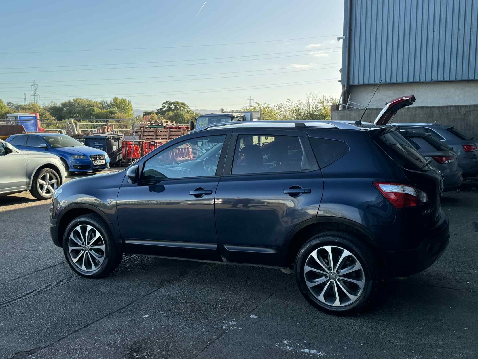 Nissan Qashqai 1.6 dCi Tekna SUV 5dr Diesel Manual 2WD Euro 5 (AVM) (130 ps)