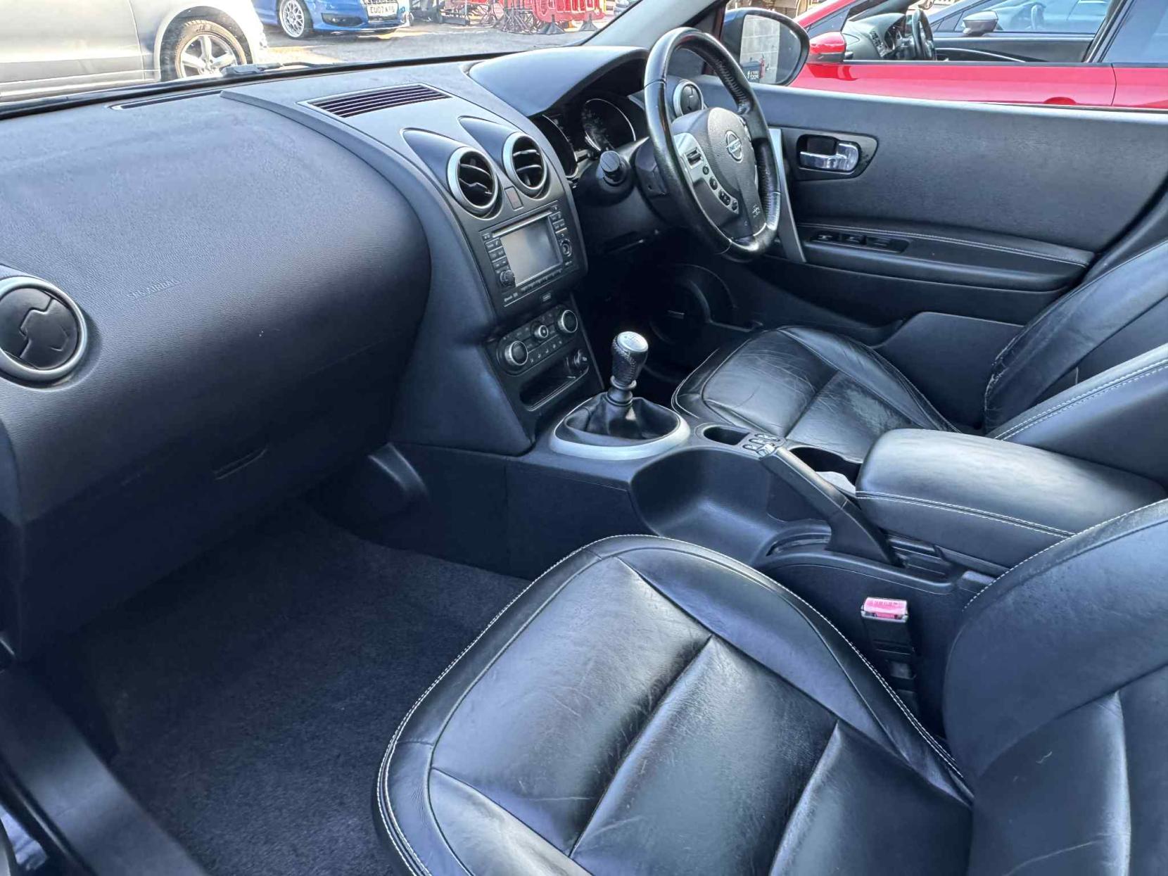 Nissan Qashqai 1.6 dCi Tekna SUV 5dr Diesel Manual 2WD Euro 5 (AVM) (130 ps)