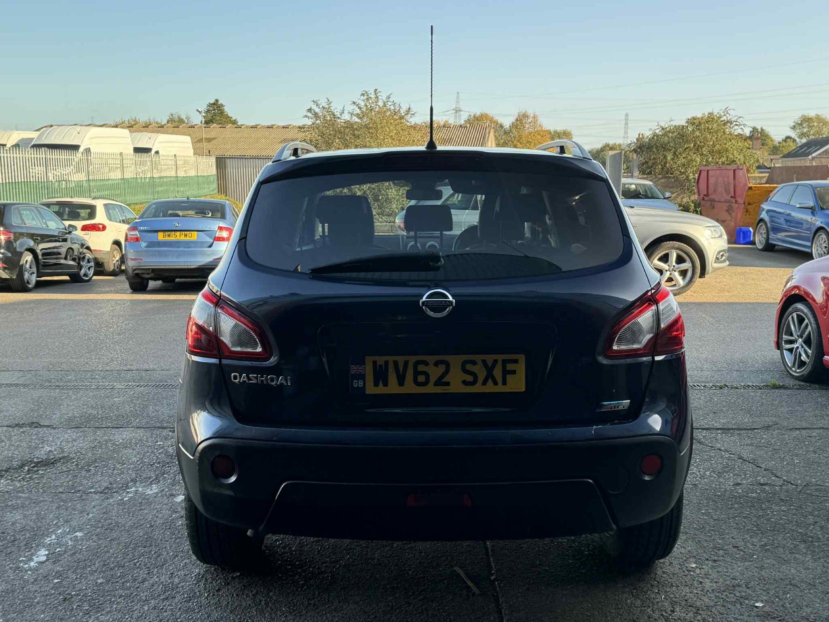 Nissan Qashqai 1.6 dCi Tekna SUV 5dr Diesel Manual 2WD Euro 5 (AVM) (130 ps)