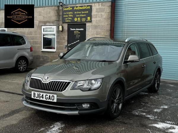 Skoda Superb 2.0 TDI Outdoor Plus Estate 5dr Diesel DSG 4WD Euro 5 (170 ps)