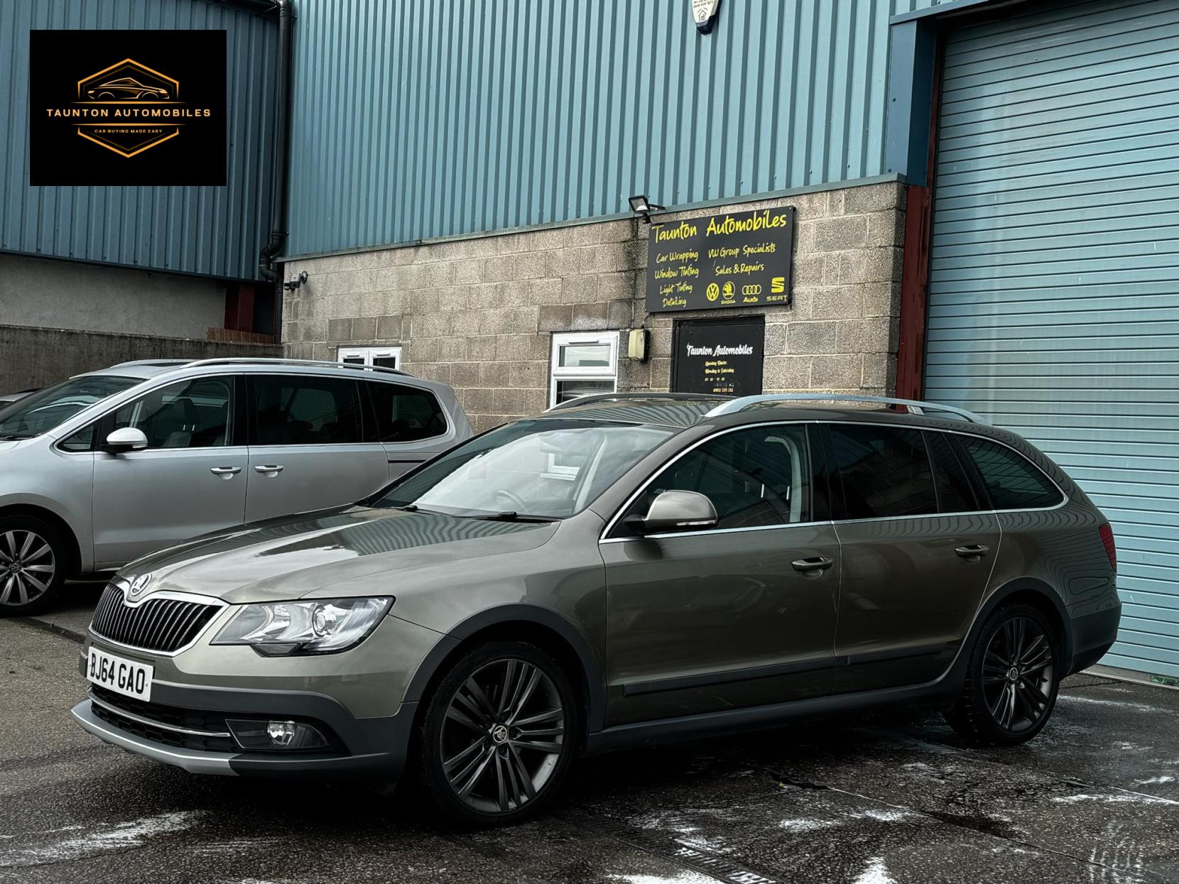 Skoda Superb 2.0 TDI Outdoor Plus Estate 5dr Diesel DSG 4WD Euro 5 (170 ps)