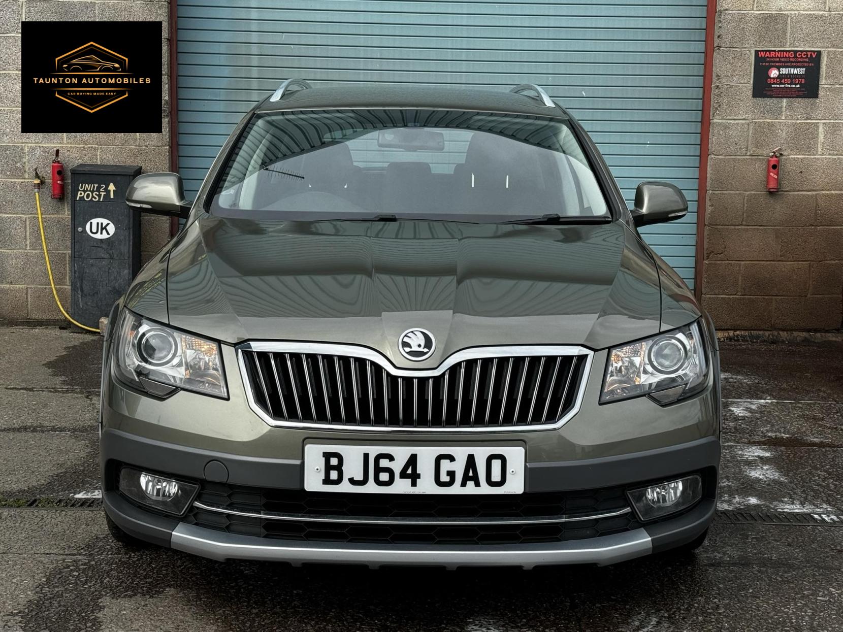 Skoda Superb 2.0 TDI Outdoor Plus Estate 5dr Diesel DSG 4WD Euro 5 (170 ps)