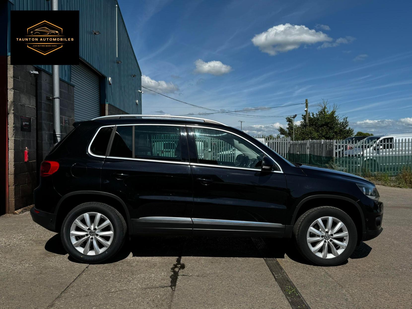 Volkswagen Tiguan 2.0 TDI BlueMotion Tech Match SUV 5dr Diesel Manual 4WD Euro 5 (s/s) (140 ps)