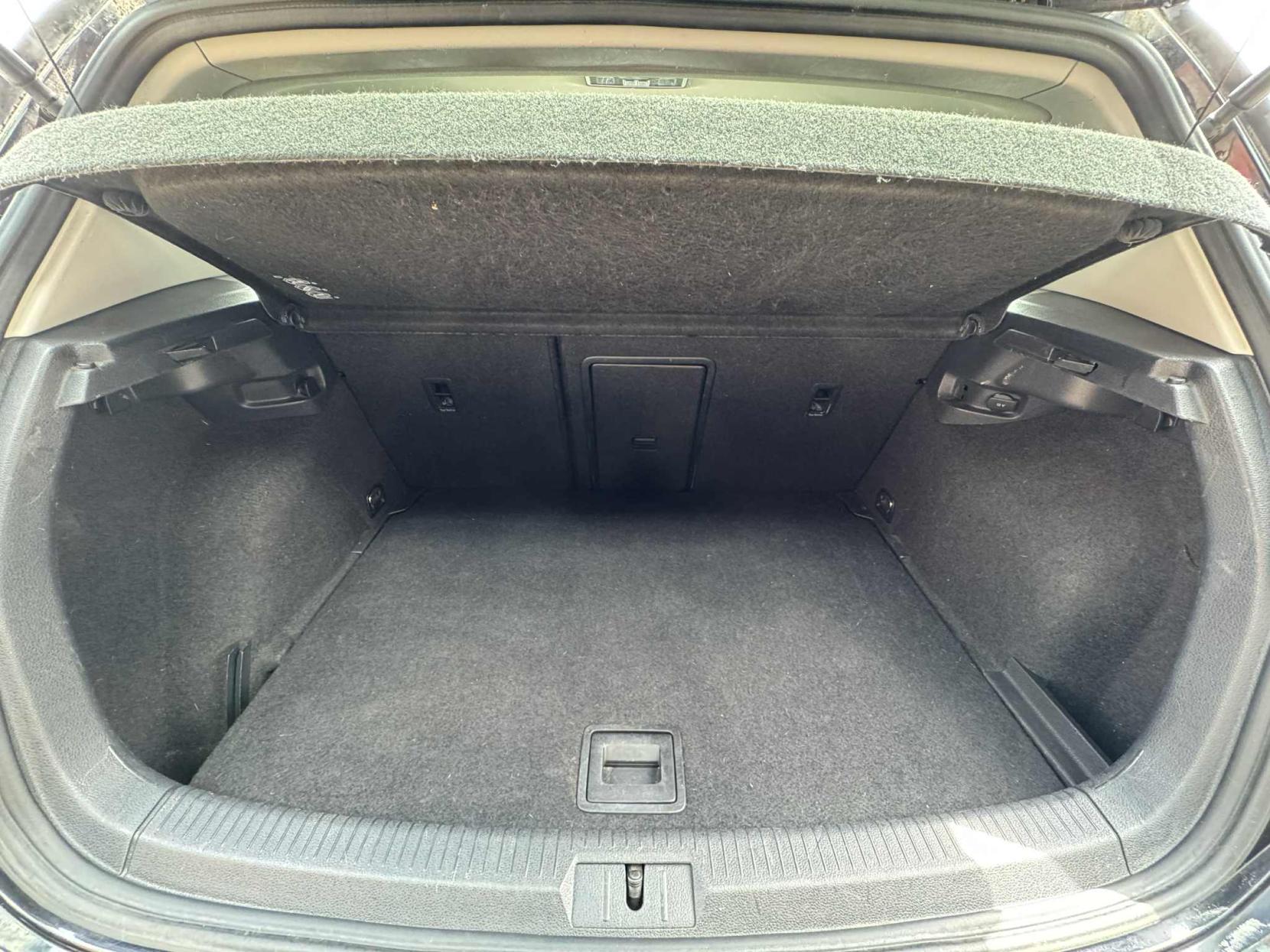 Volkswagen Golf 2.0 TDI BlueMotion Tech SE Hatchback 3dr Diesel Manual Euro 5 (s/s) (150 ps)