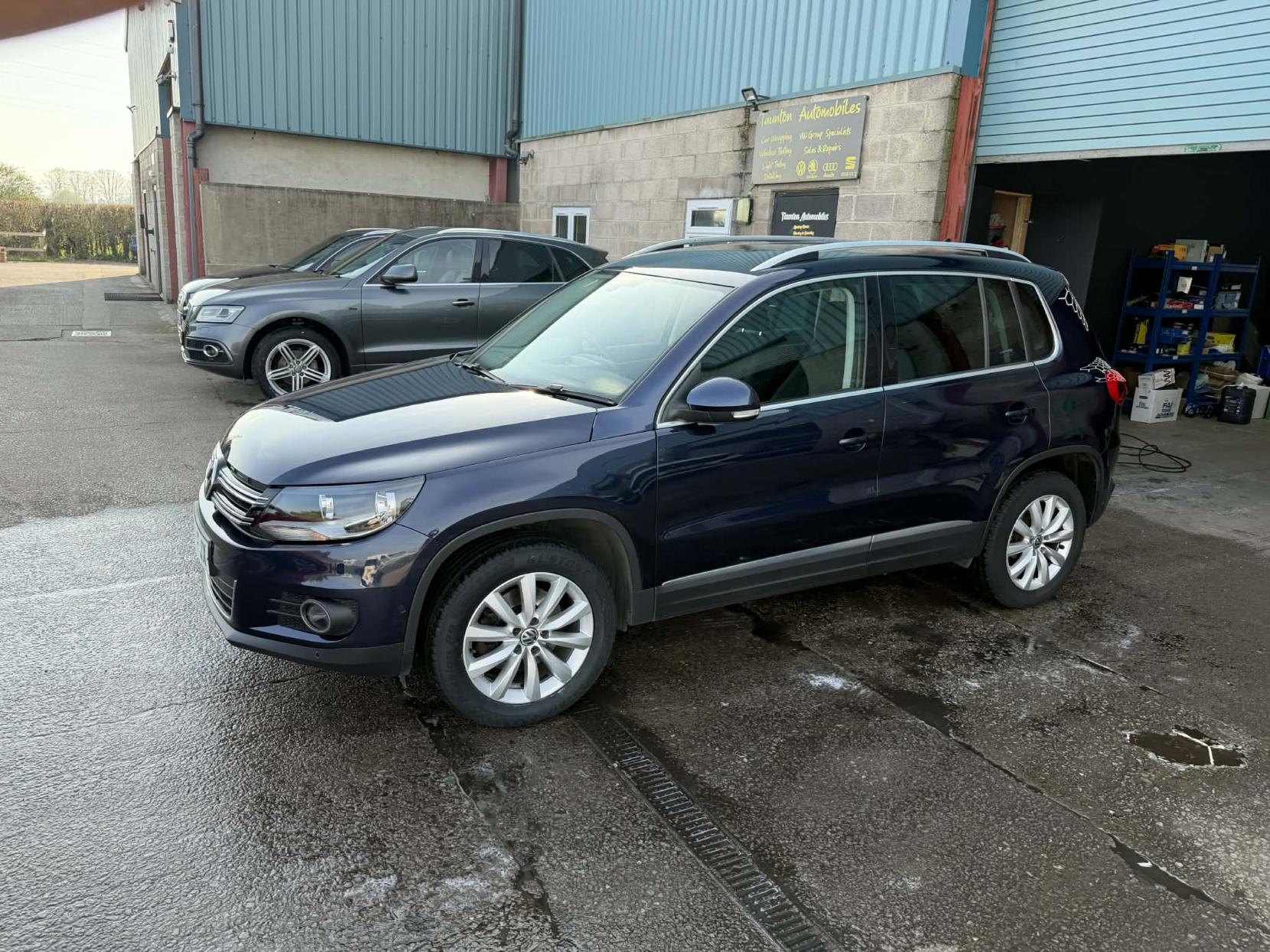 Volkswagen Tiguan 2.0 TDI BlueMotion Tech Match SUV 5dr Diesel DSG 4WD Euro 5 (s/s) (140 ps)