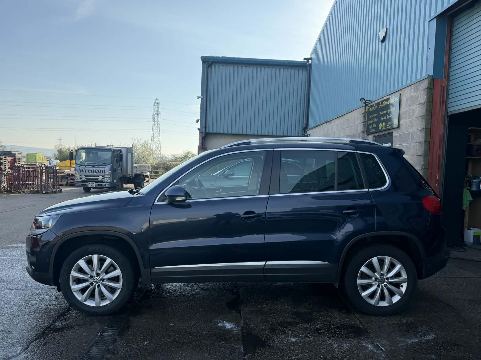 Volkswagen Tiguan 2.0 TDI BlueMotion Tech Match SUV 5dr Diesel DSG 4WD Euro 5 (s/s) (140 ps)