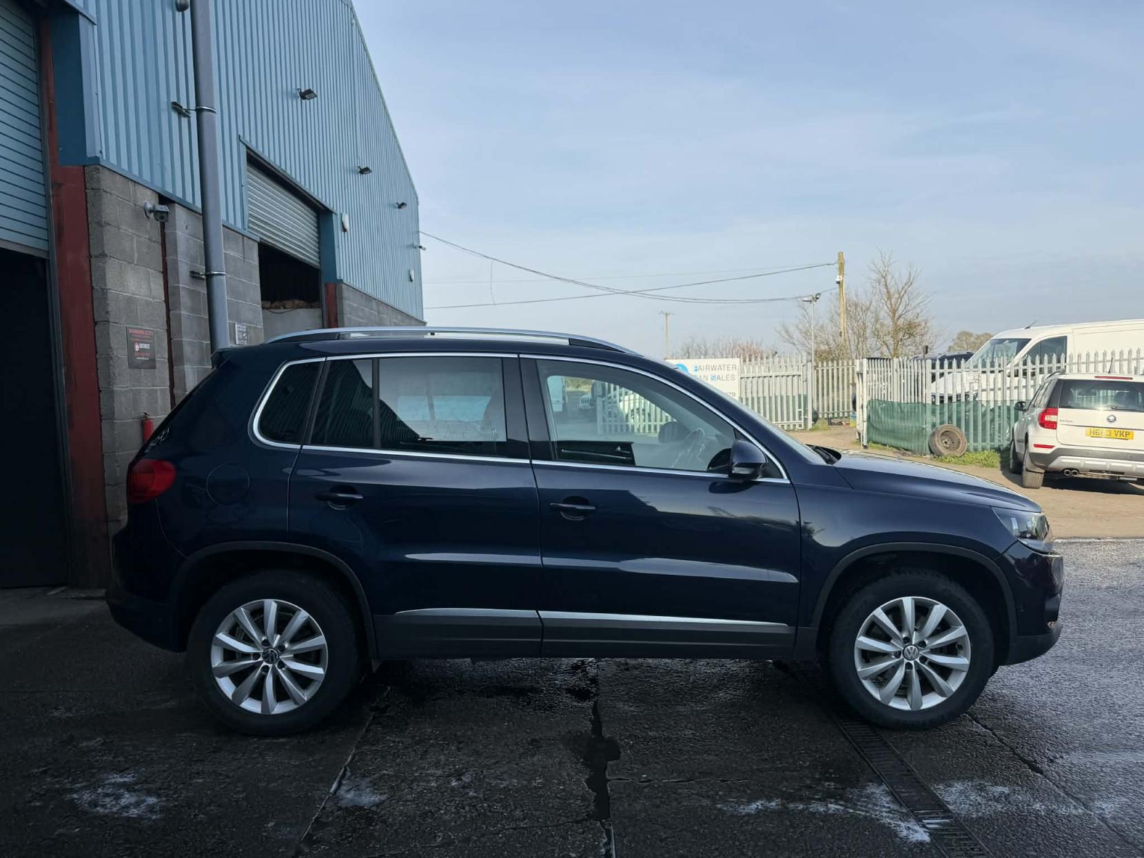 Volkswagen Tiguan 2.0 TDI BlueMotion Tech Match SUV 5dr Diesel DSG 4WD Euro 5 (s/s) (140 ps)