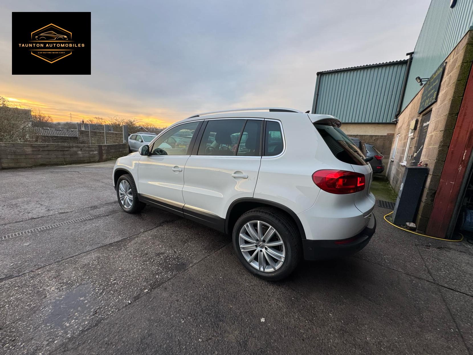 Volkswagen Tiguan 2.0 TDI BlueMotion Tech Match SUV 5dr Diesel DSG 4WD Euro 5 (s/s) (140 ps)