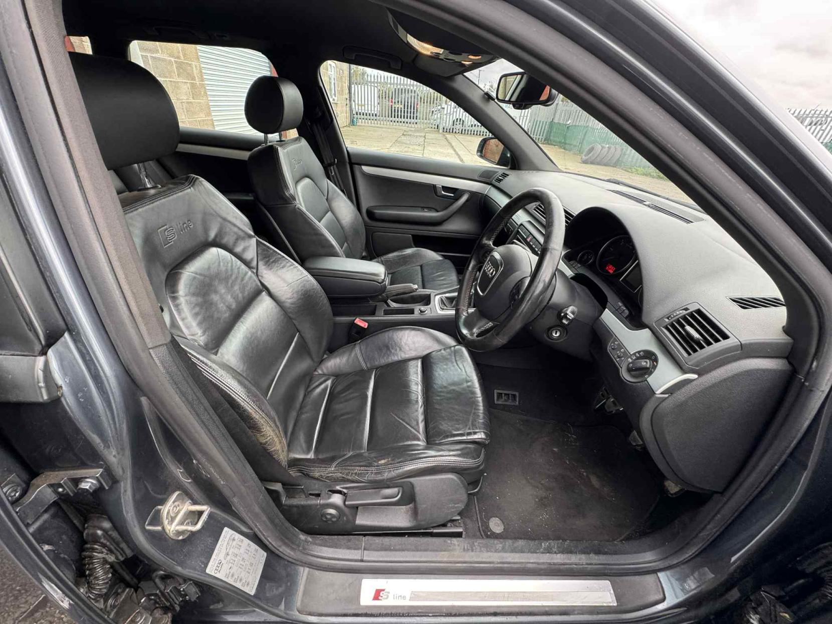 Audi A4 Avant 2.0 TD S line Special Edition Estate 5dr Diesel Manual quattro (179 g/km, 168 bhp)