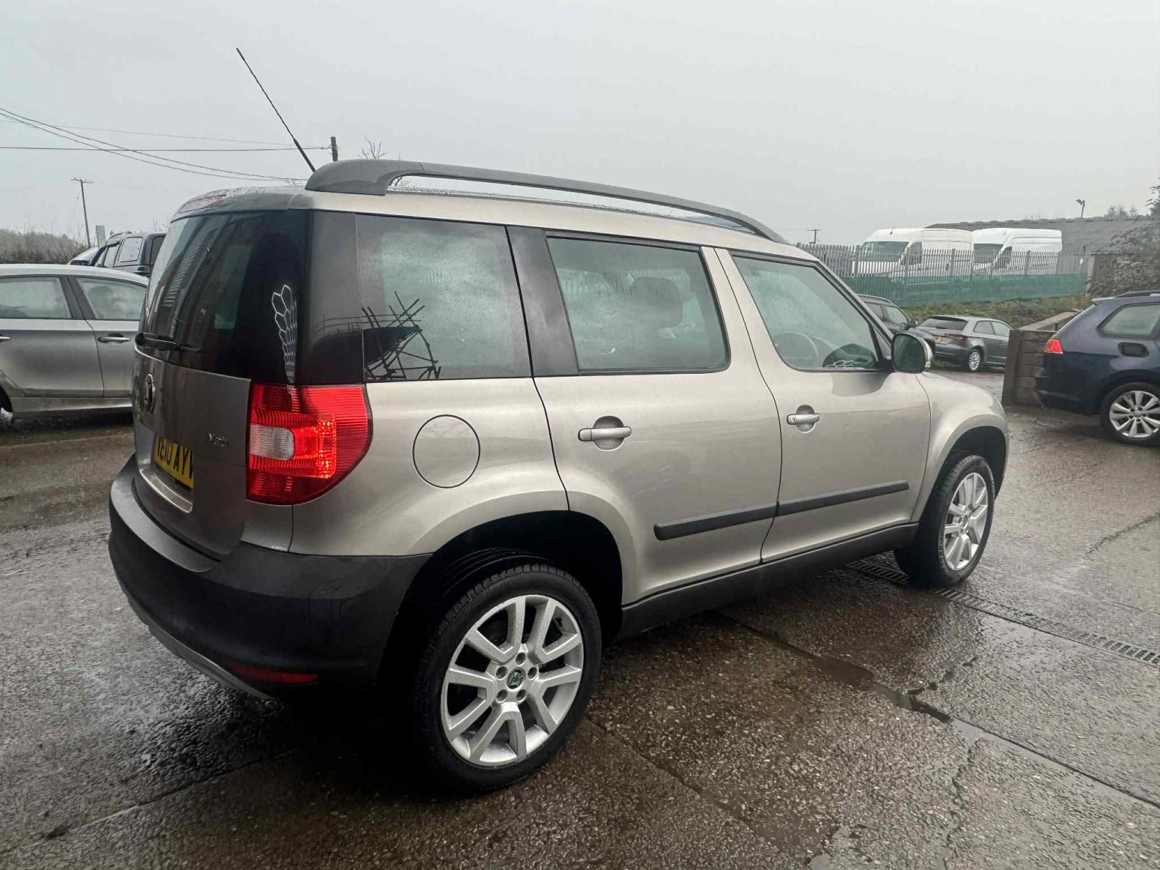 Skoda Yeti 2.0 TDI Elegance SUV 5dr Diesel Manual 4WD Euro 5 (110 ps)