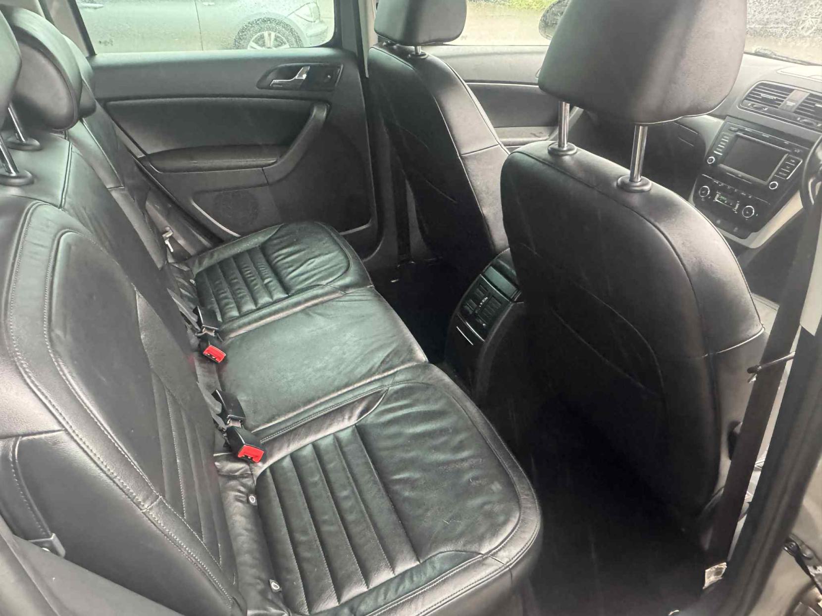 Skoda Yeti 2.0 TDI Elegance SUV 5dr Diesel Manual 4WD Euro 5 (110 ps)