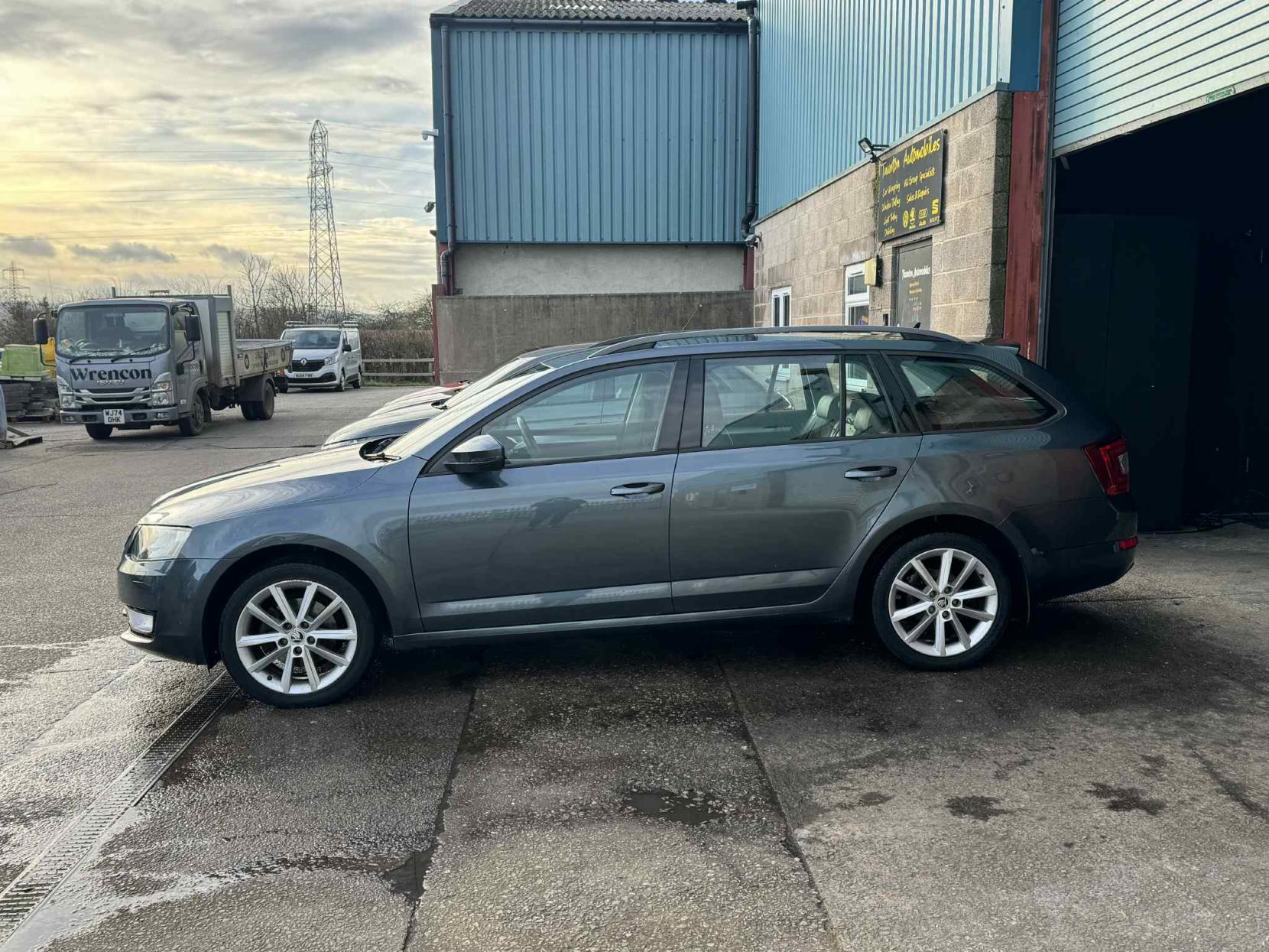 Skoda Octavia 1.4 TSI Elegance Estate 5dr Petrol DSG Euro 5 (s/s) (140 ps)