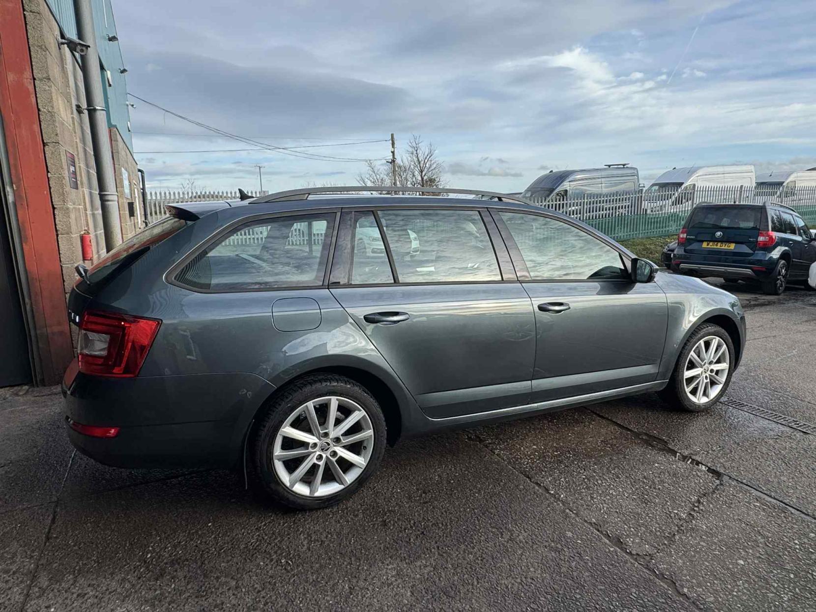 Skoda Octavia 1.4 TSI Elegance Estate 5dr Petrol DSG Euro 5 (s/s) (140 ps)