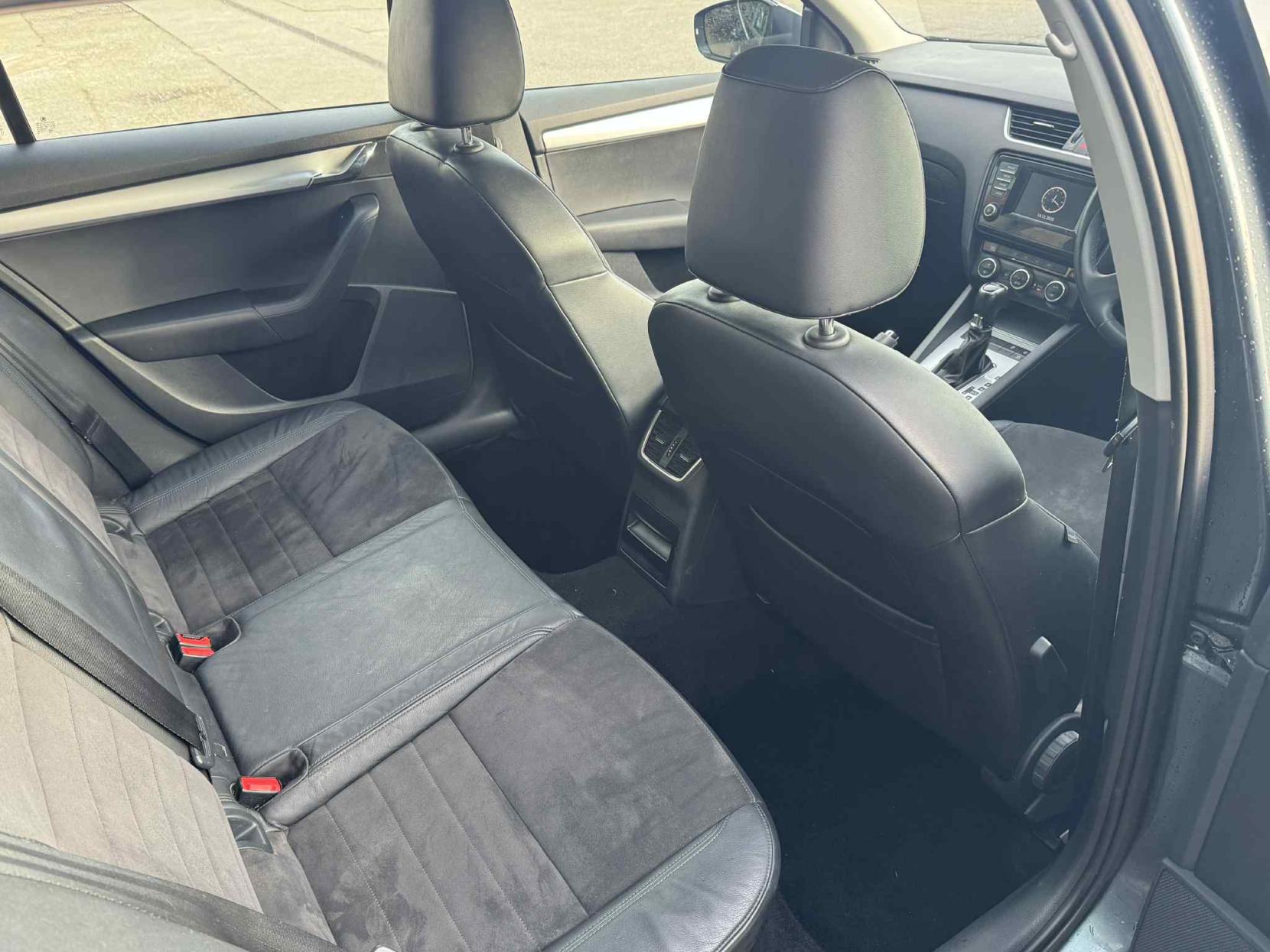 Skoda Octavia 1.4 TSI Elegance Estate 5dr Petrol DSG Euro 5 (s/s) (140 ps)