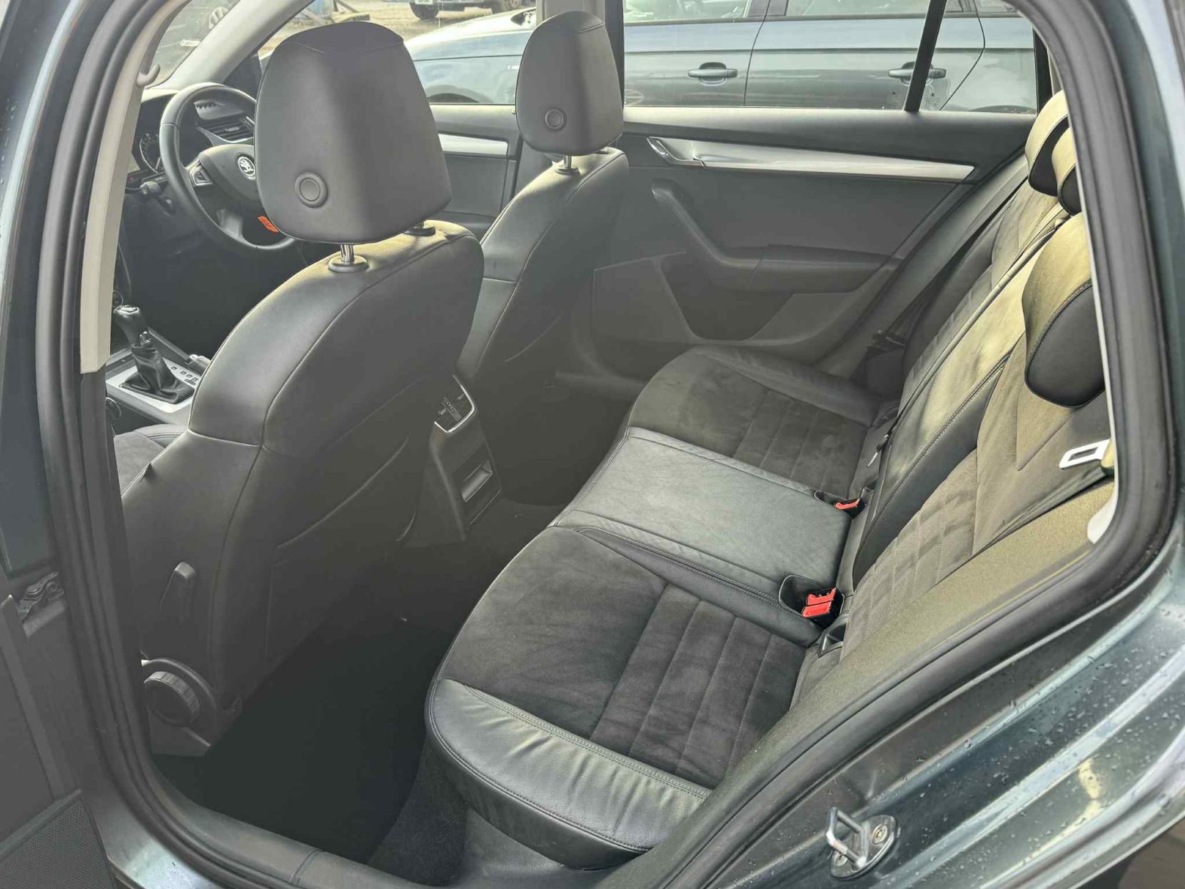 Skoda Octavia 1.4 TSI Elegance Estate 5dr Petrol DSG Euro 5 (s/s) (140 ps)