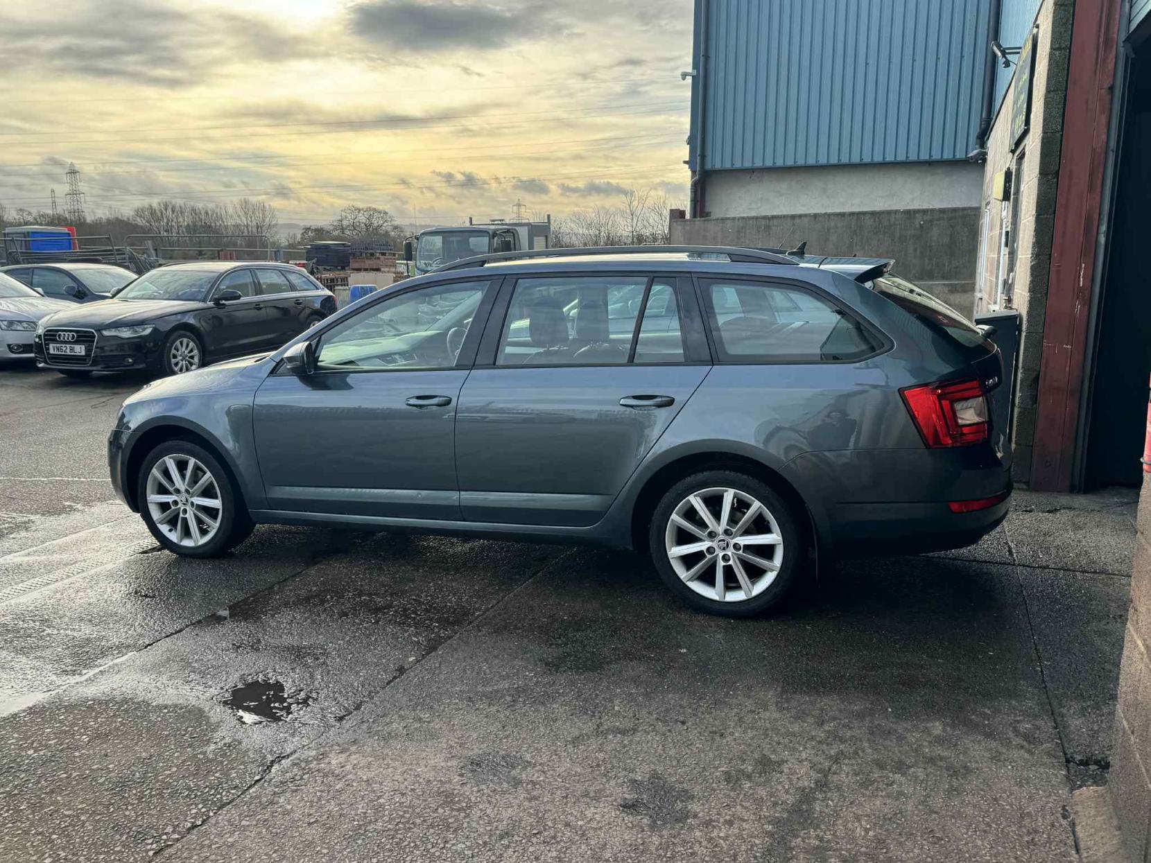 Skoda Octavia 1.4 TSI Elegance Estate 5dr Petrol DSG Euro 5 (s/s) (140 ps)