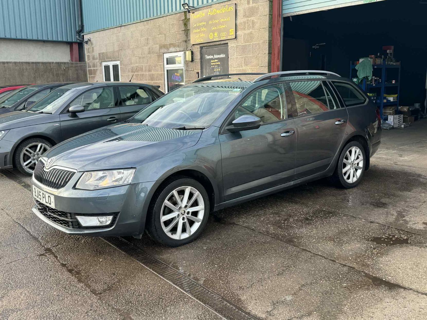 Skoda Octavia 1.4 TSI Elegance Estate 5dr Petrol DSG Euro 5 (s/s) (140 ps)