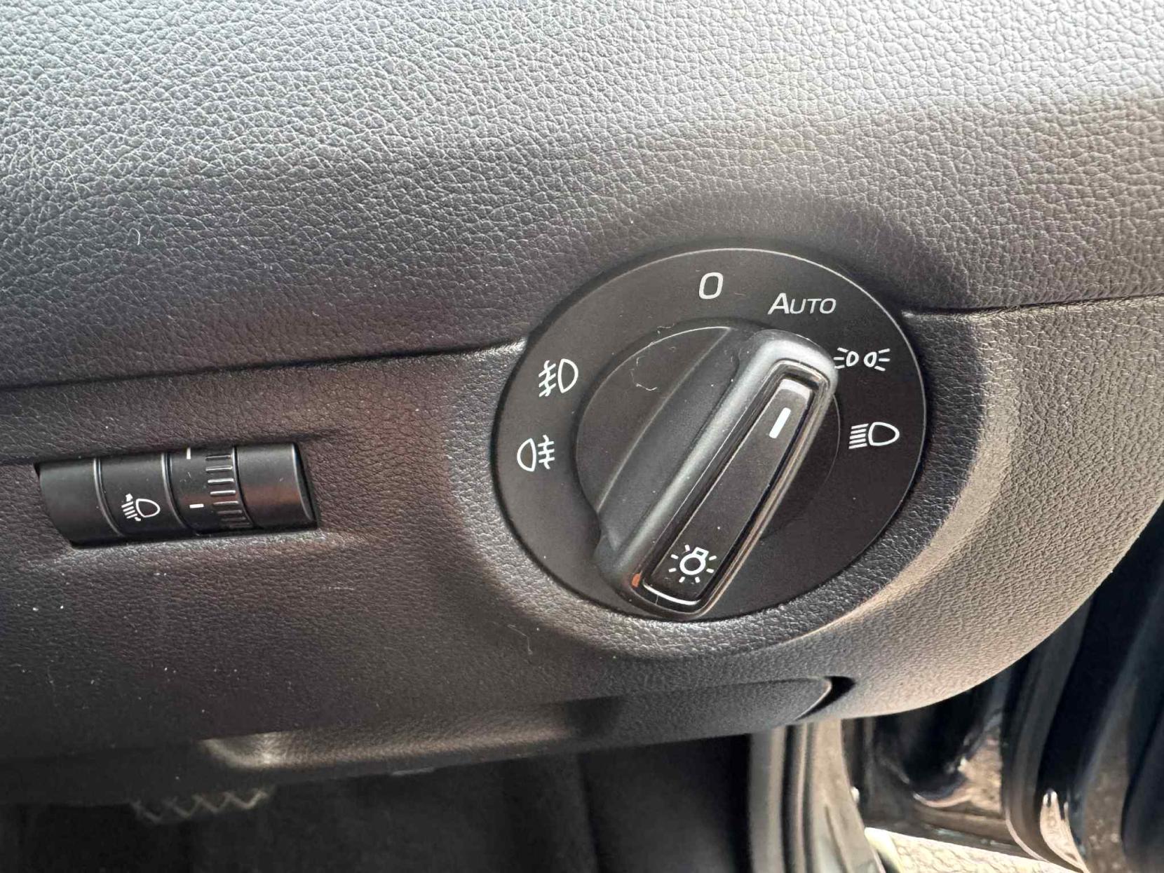 Skoda Octavia 1.4 TSI Elegance Estate 5dr Petrol DSG Euro 5 (s/s) (140 ps)