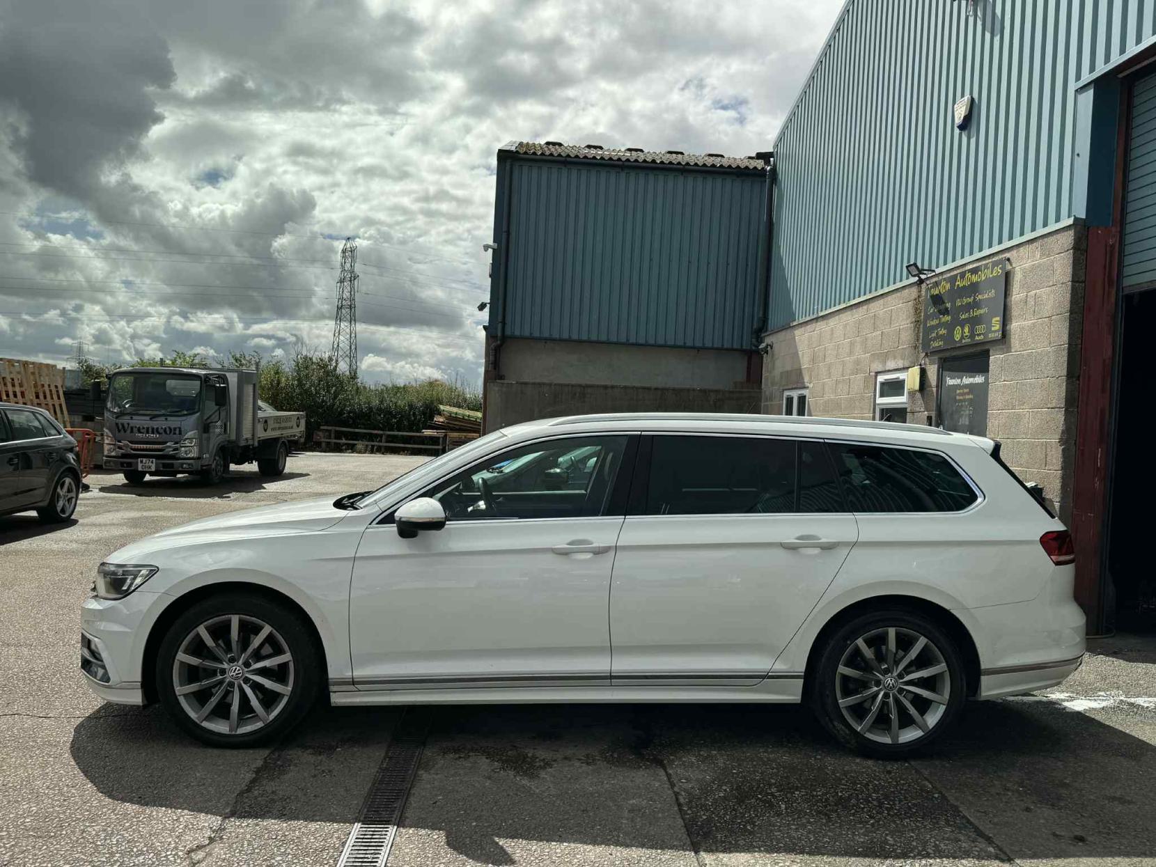 Volkswagen Passat 2.0 TDI BlueMotion Tech R-Line Estate 5dr Diesel Manual Euro 6 (s/s) (150 ps)