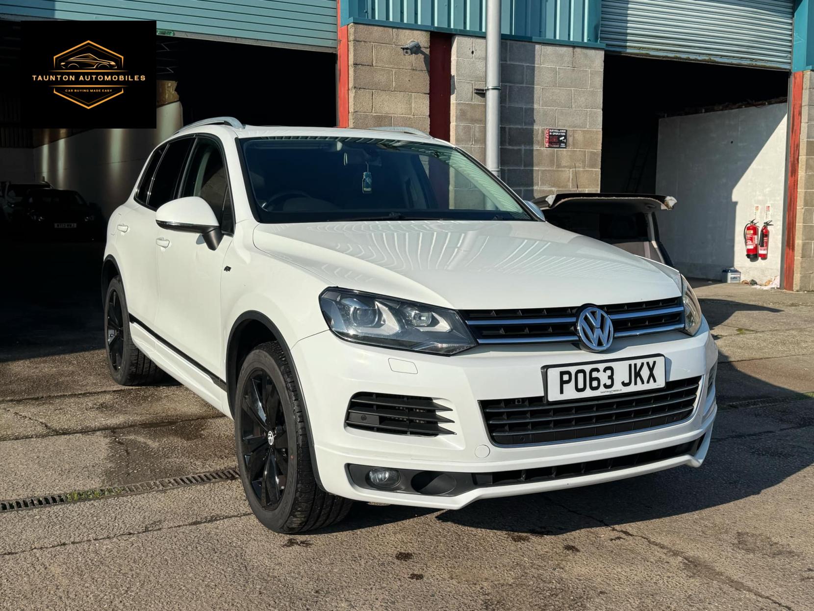 Volkswagen Touareg 3.0 TDI V6 BlueMotion Tech R-Line SUV 5dr Diesel Tiptronic 4WD Euro 5 (s/s) (245 ps)