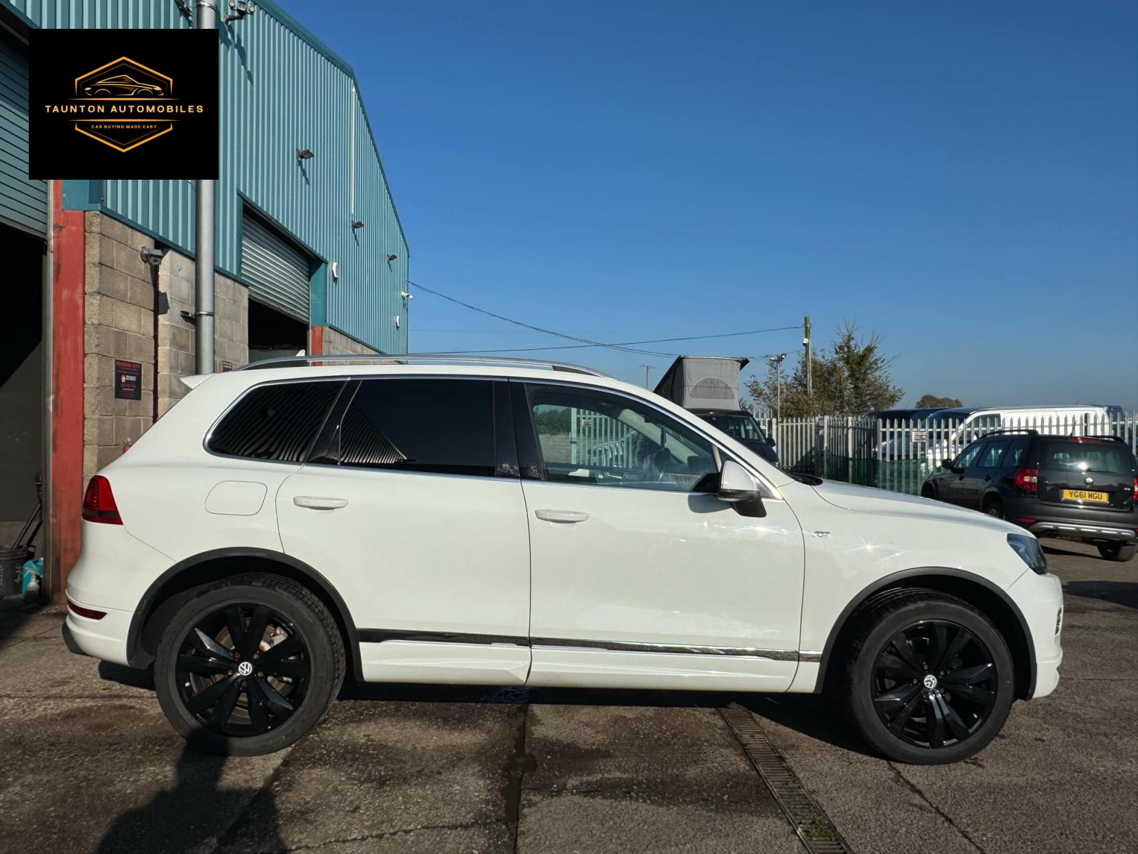 Volkswagen Touareg 3.0 TDI V6 BlueMotion Tech R-Line SUV 5dr Diesel Tiptronic 4WD Euro 5 (s/s) (245 ps)