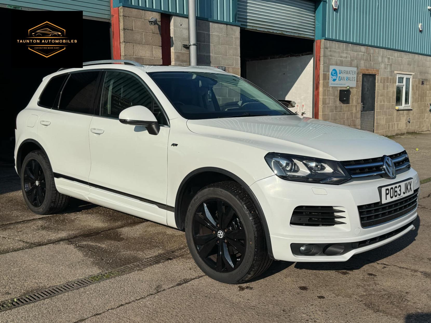 Volkswagen Touareg 3.0 TDI V6 BlueMotion Tech R-Line SUV 5dr Diesel Tiptronic 4WD Euro 5 (s/s) (245 ps)