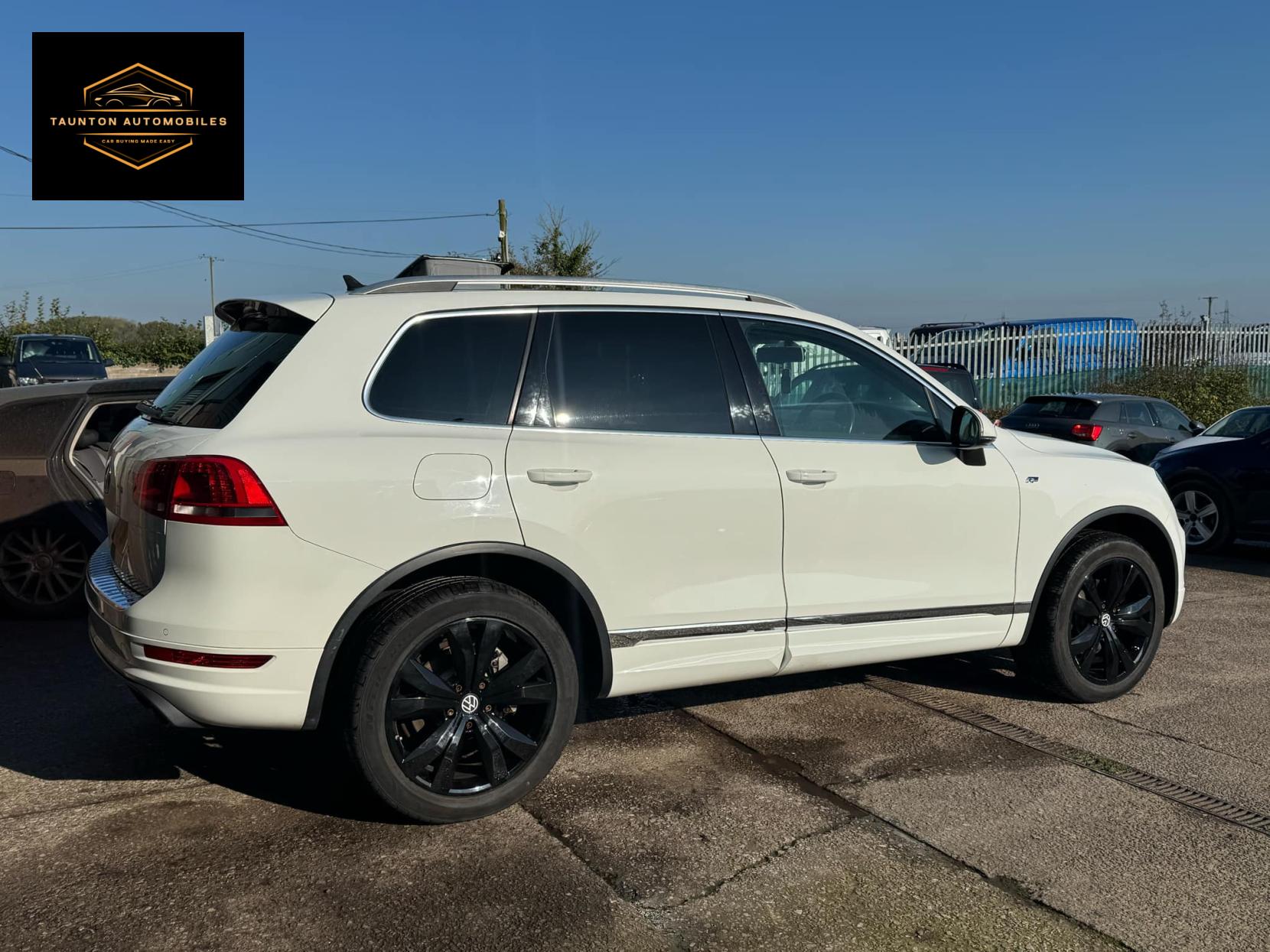 Volkswagen Touareg 3.0 TDI V6 BlueMotion Tech R-Line SUV 5dr Diesel Tiptronic 4WD Euro 5 (s/s) (245 ps)