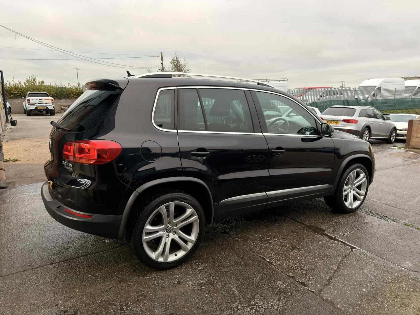 Volkswagen Tiguan 2.0 TDI BlueMotion Tech Sport SUV 5dr Diesel Manual 2WD Euro 5 (s/s) (140 ps)