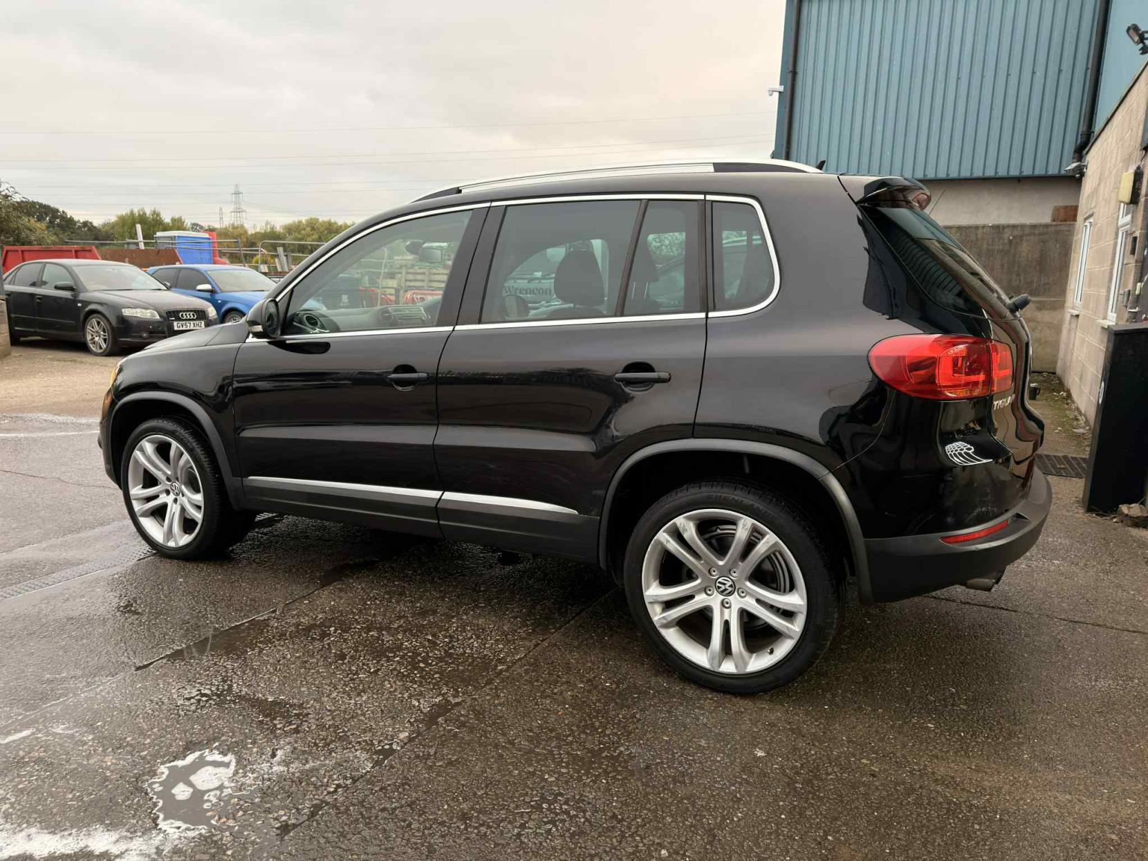 Volkswagen Tiguan 2.0 TDI BlueMotion Tech Sport SUV 5dr Diesel Manual 2WD Euro 5 (s/s) (140 ps)