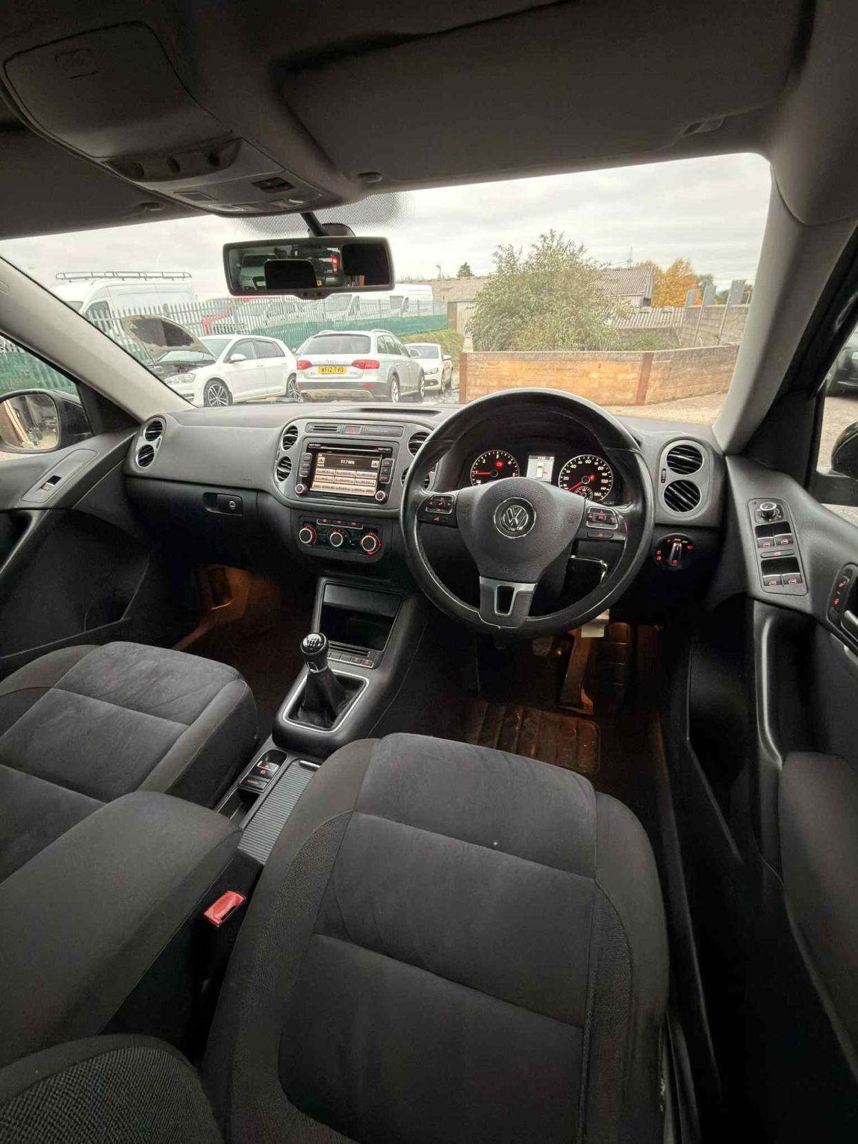 Volkswagen Tiguan 2.0 TDI BlueMotion Tech Sport SUV 5dr Diesel Manual 2WD Euro 5 (s/s) (140 ps)