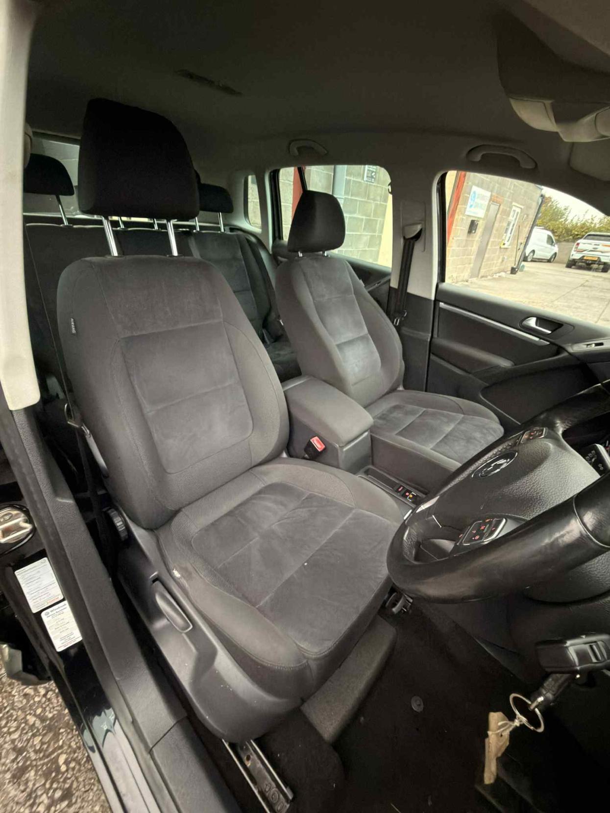 Volkswagen Tiguan 2.0 TDI BlueMotion Tech Sport SUV 5dr Diesel Manual 2WD Euro 5 (s/s) (140 ps)