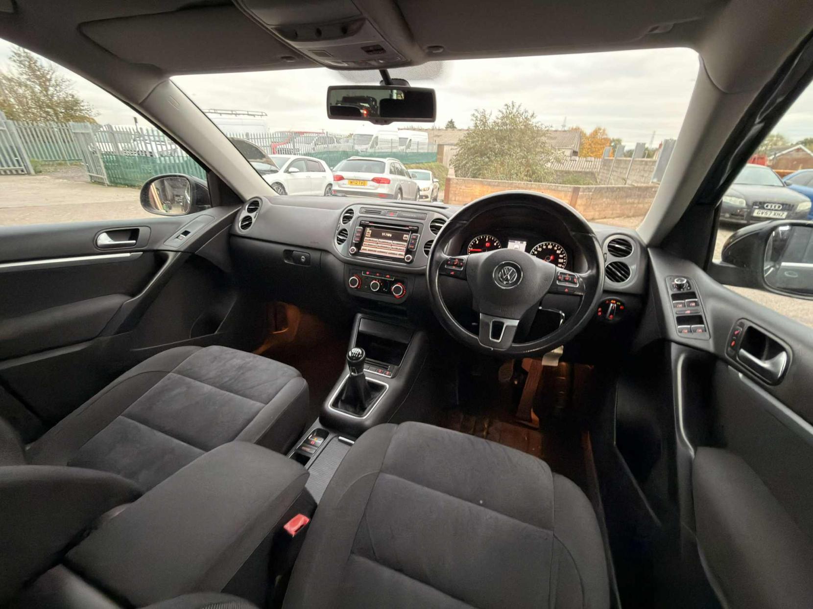 Volkswagen Tiguan 2.0 TDI BlueMotion Tech Sport SUV 5dr Diesel Manual 2WD Euro 5 (s/s) (140 ps)