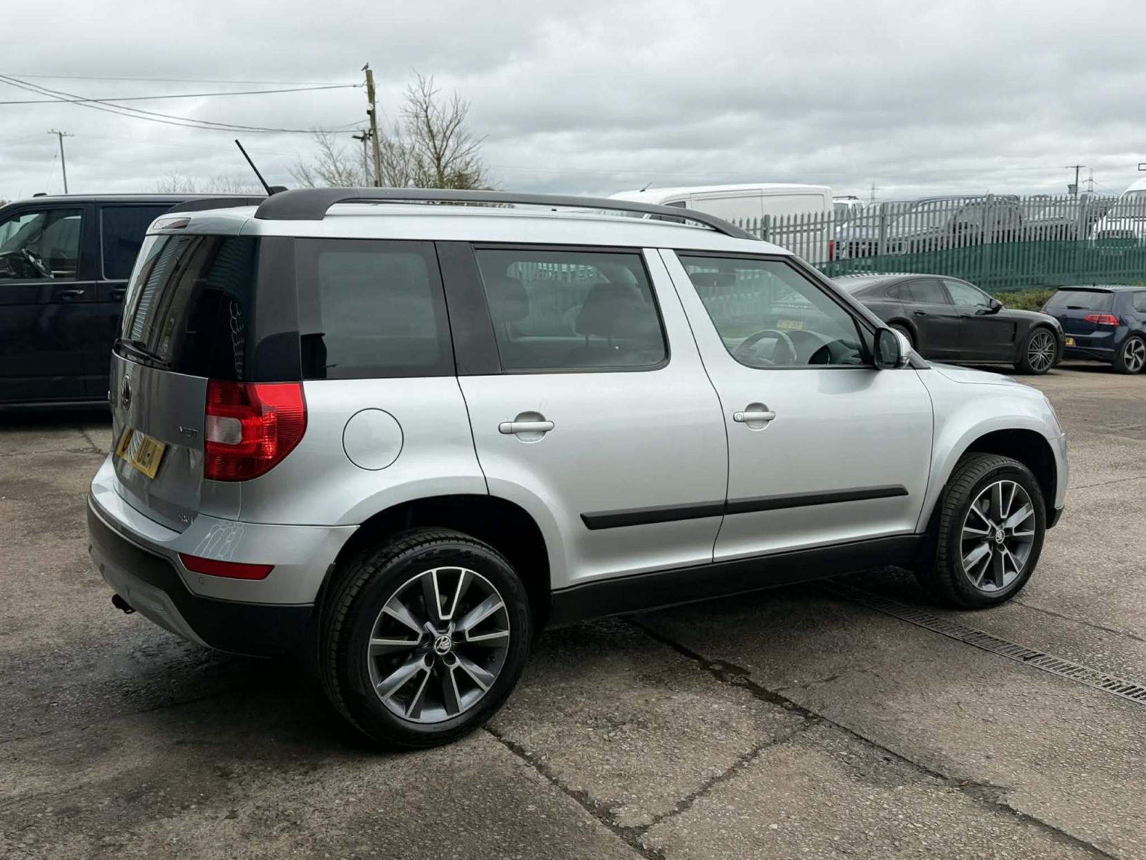 Skoda Yeti 2.0 TDI SE Drive Outdoor 5dr Diesel DSG 4WD Euro 6 (s/s) (150 ps)