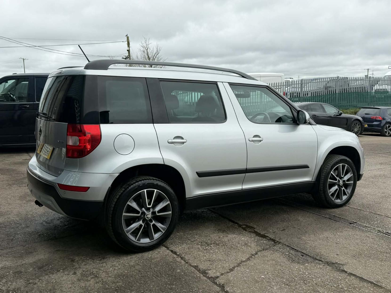 Skoda Yeti 2.0 TDI SE Drive Outdoor 5dr Diesel DSG 4WD Euro 6 (s/s) (150 ps)