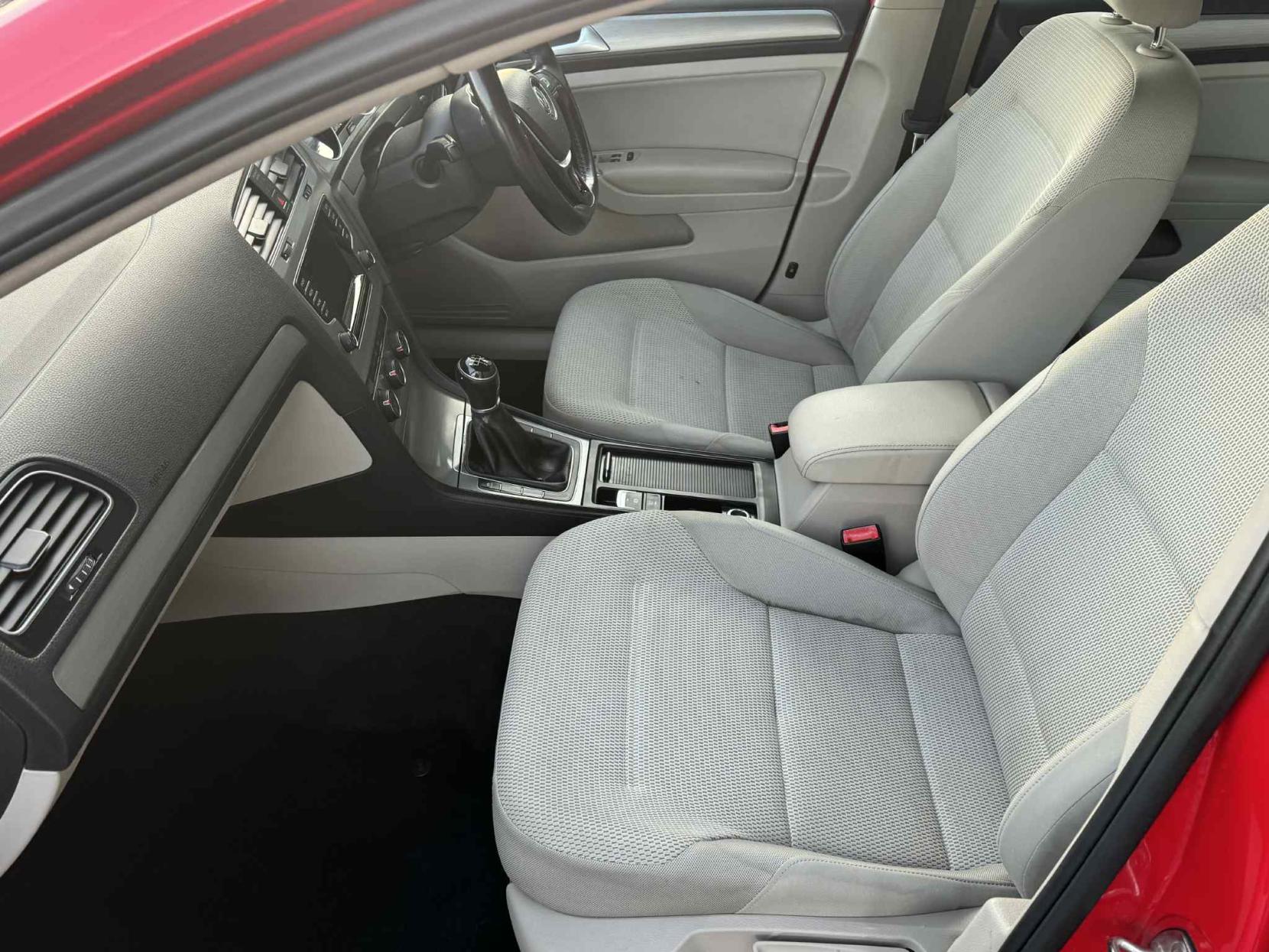 Volkswagen Golf 1.6 TDI BlueMotion Tech SE Estate 5dr Diesel Manual Euro 5 (s/s) (105 ps)