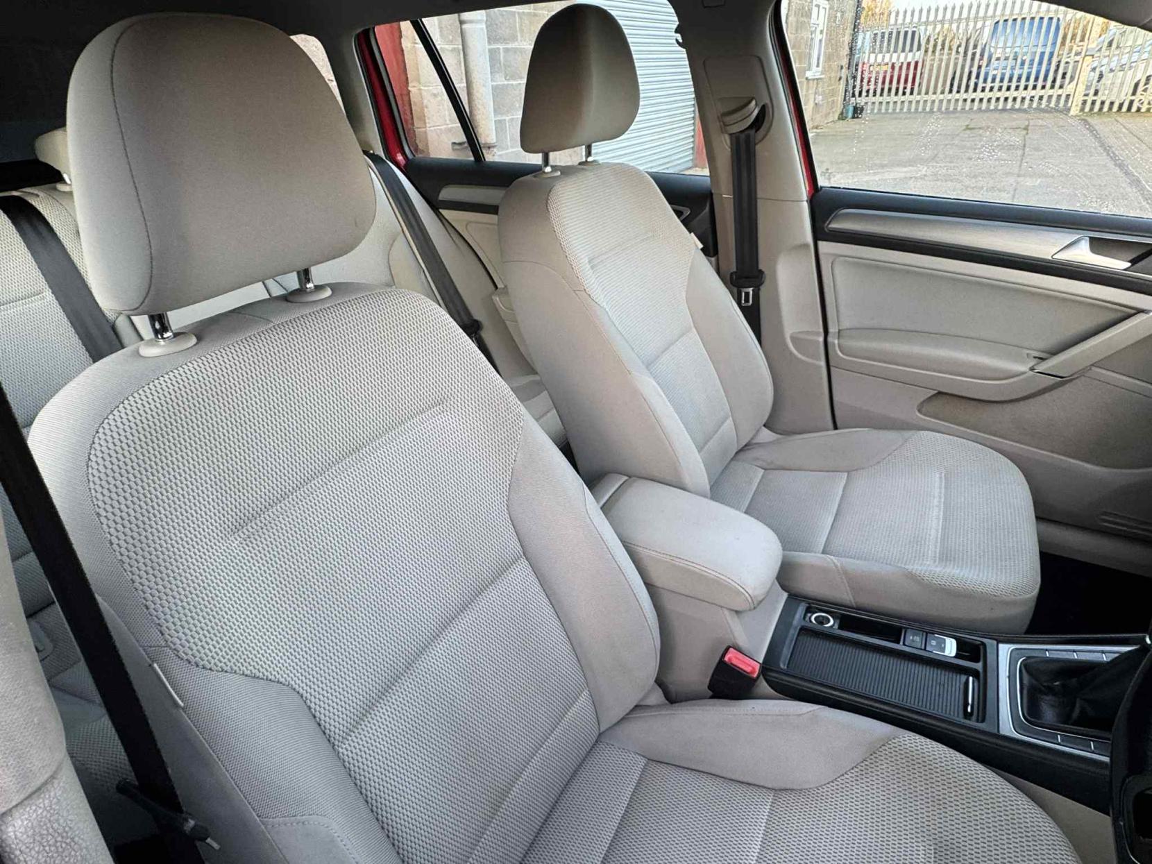 Volkswagen Golf 1.6 TDI BlueMotion Tech SE Estate 5dr Diesel Manual Euro 5 (s/s) (105 ps)