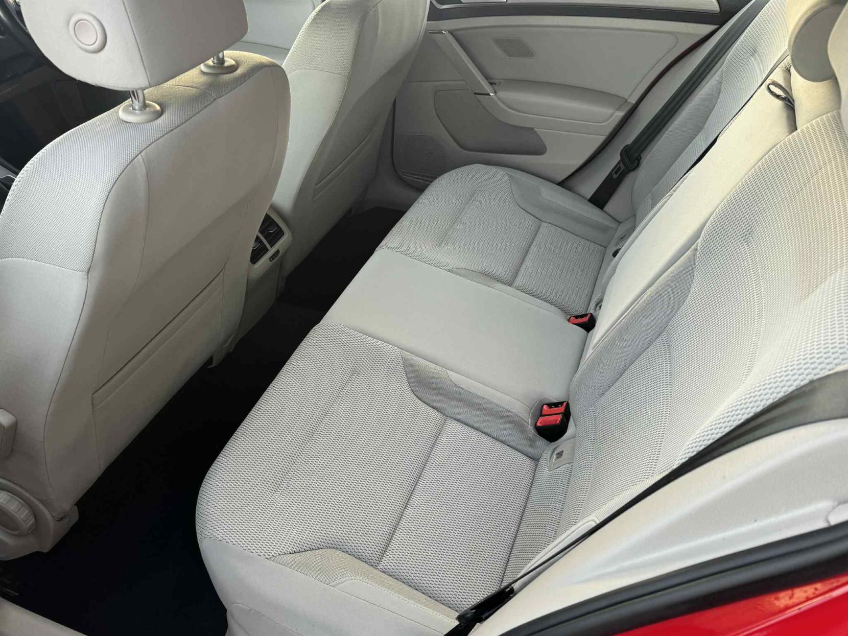 Volkswagen Golf 1.6 TDI BlueMotion Tech SE Estate 5dr Diesel Manual Euro 5 (s/s) (105 ps)