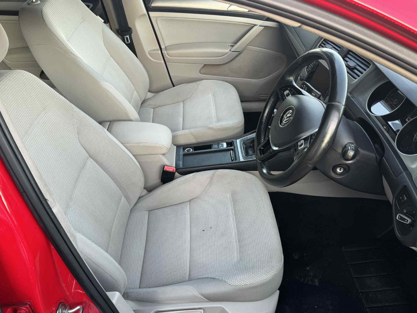 Volkswagen Golf 1.6 TDI BlueMotion Tech SE Estate 5dr Diesel Manual Euro 5 (s/s) (105 ps)