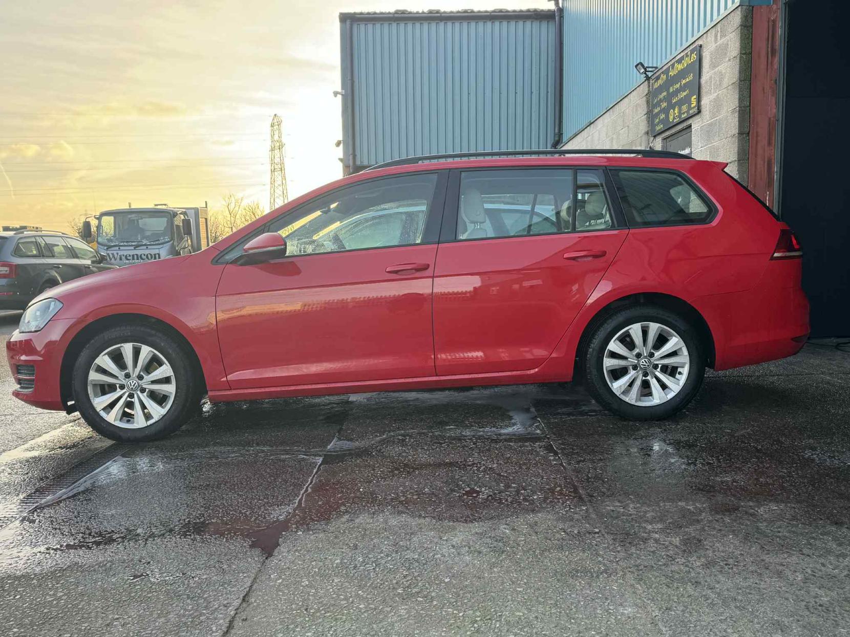 Volkswagen Golf 1.6 TDI BlueMotion Tech SE Estate 5dr Diesel Manual Euro 5 (s/s) (105 ps)