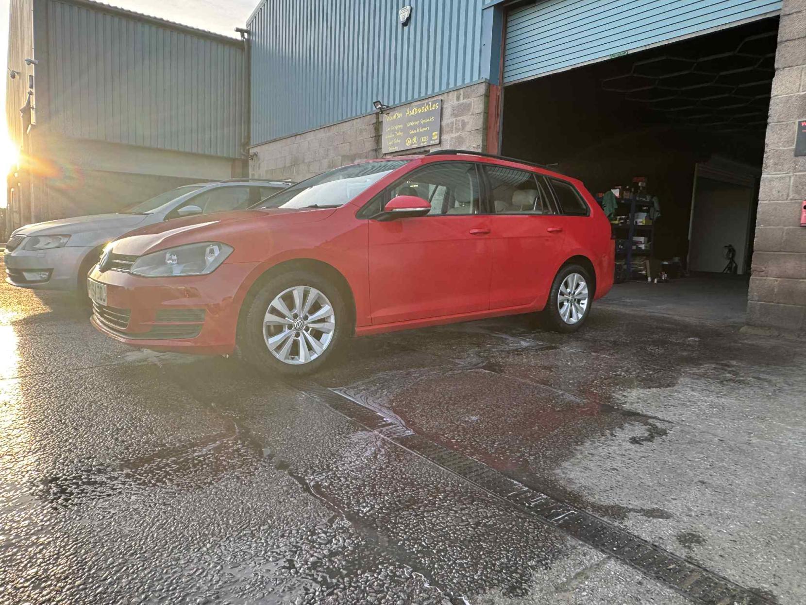 Volkswagen Golf 1.6 TDI BlueMotion Tech SE Estate 5dr Diesel Manual Euro 5 (s/s) (105 ps)