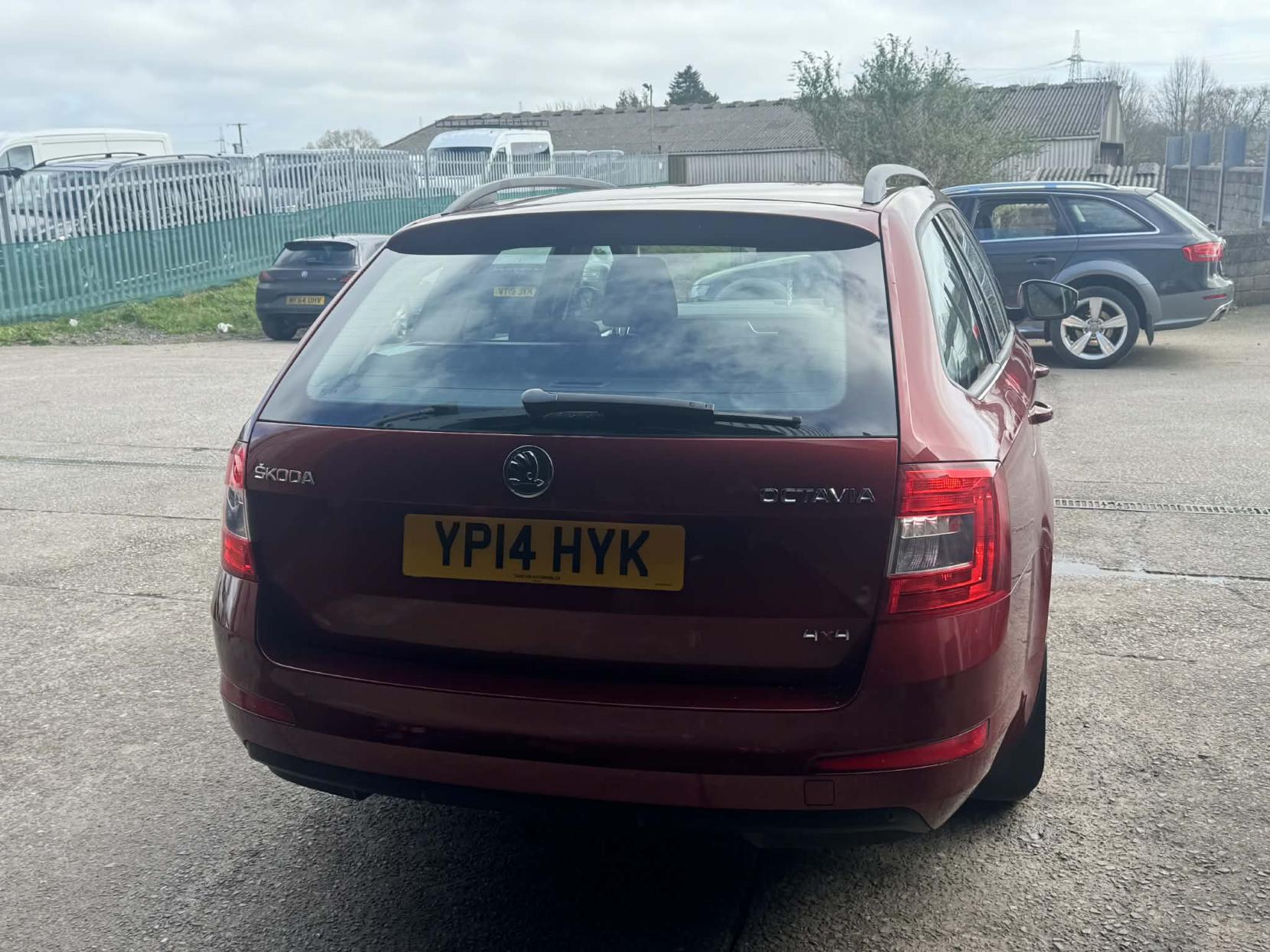 Skoda Octavia 2.0 TDI SE Estate 5dr Diesel Manual 4WD Euro 5 (s/s) (150 ps)