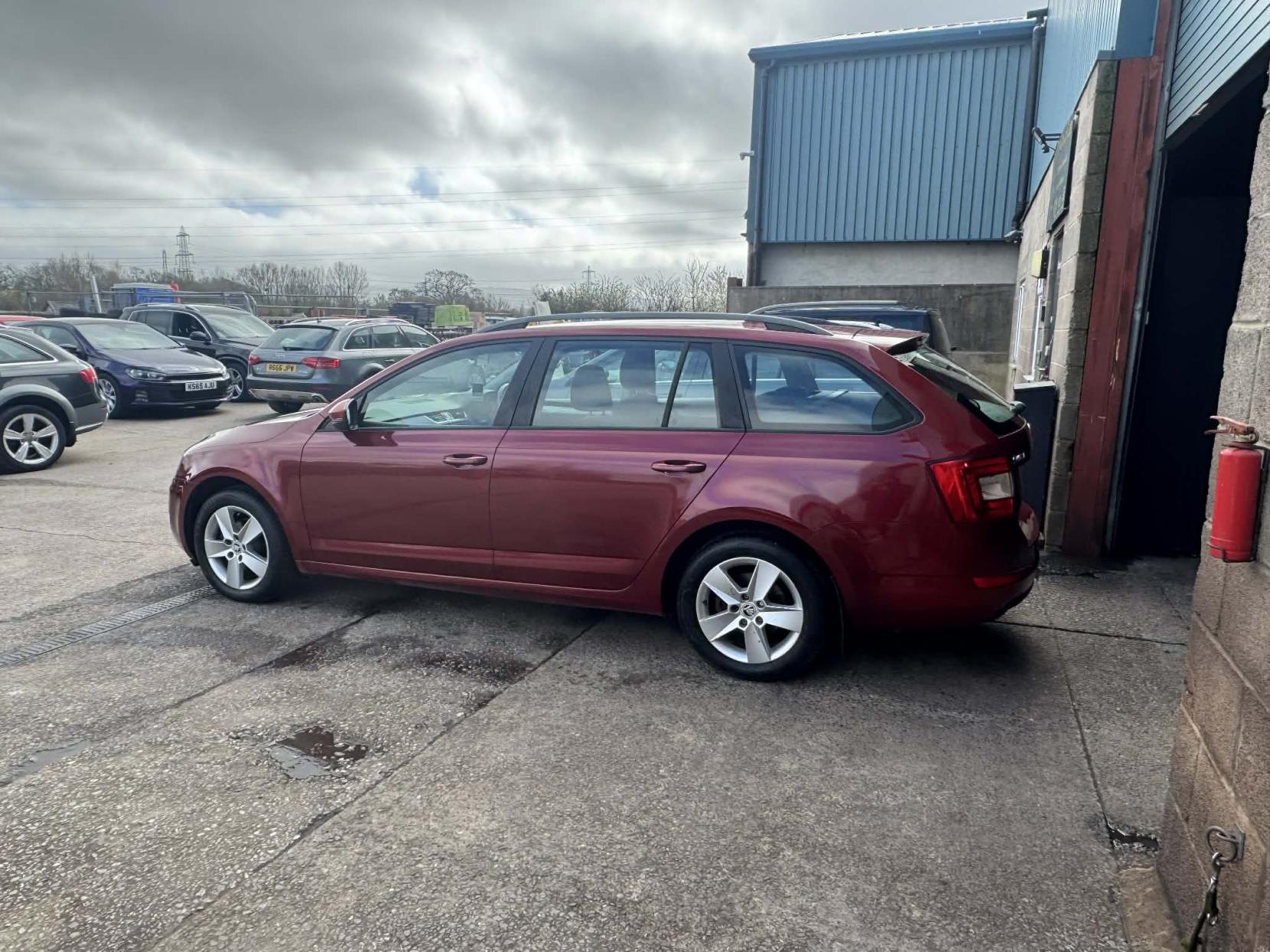 Skoda Octavia 2.0 TDI SE Estate 5dr Diesel Manual 4WD Euro 5 (s/s) (150 ps)