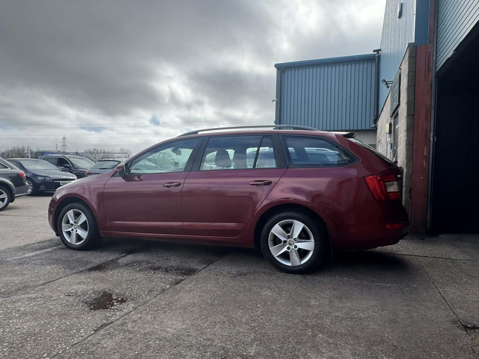 Skoda Octavia 2.0 TDI SE Estate 5dr Diesel Manual 4WD Euro 5 (s/s) (150 ps)