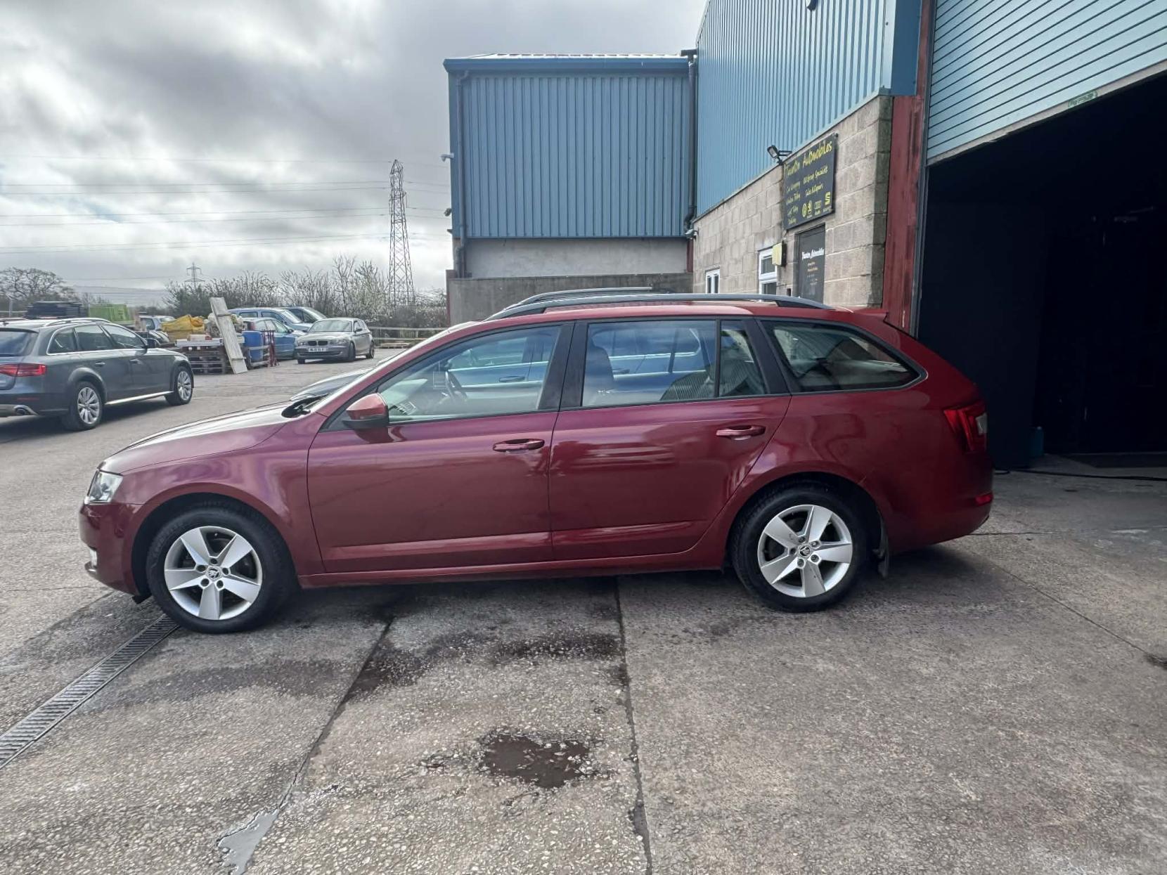 Skoda Octavia 2.0 TDI SE Estate 5dr Diesel Manual 4WD Euro 5 (s/s) (150 ps)