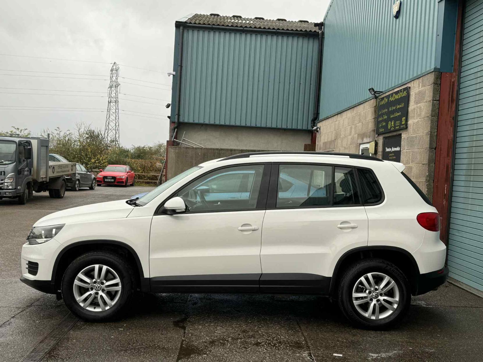 Volkswagen Tiguan 2.0 TDI BlueMotion Tech S SUV 5dr Diesel Manual 2WD Euro 5 (s/s) (110 ps)