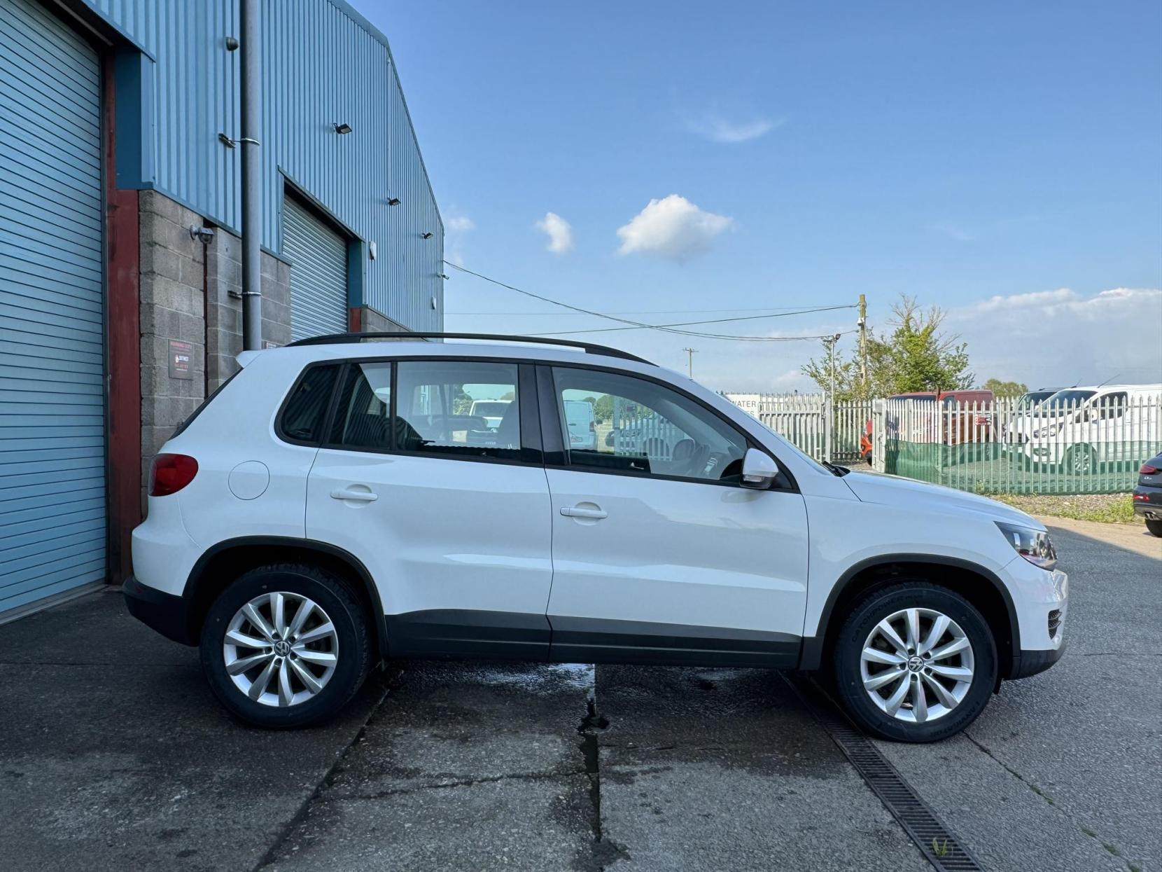 Volkswagen Tiguan 2.0 TDI BlueMotion Tech S SUV 5dr Diesel Manual 2WD Euro 5 (s/s) (110 ps)
