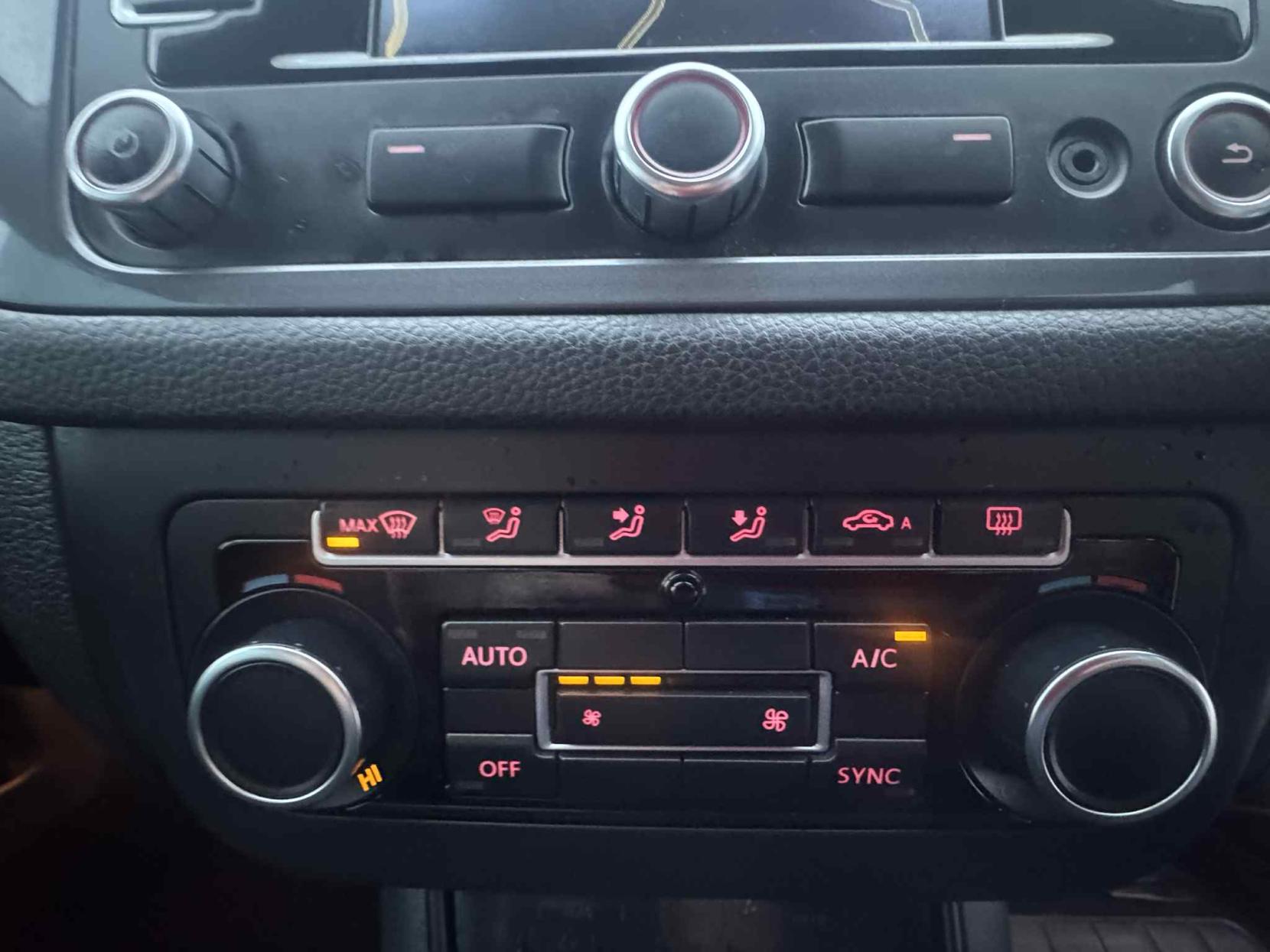 Volkswagen Tiguan 2.0 TDI BlueMotion Tech Match SUV 5dr Diesel Manual 4WD Euro 5 (s/s) (140 ps)