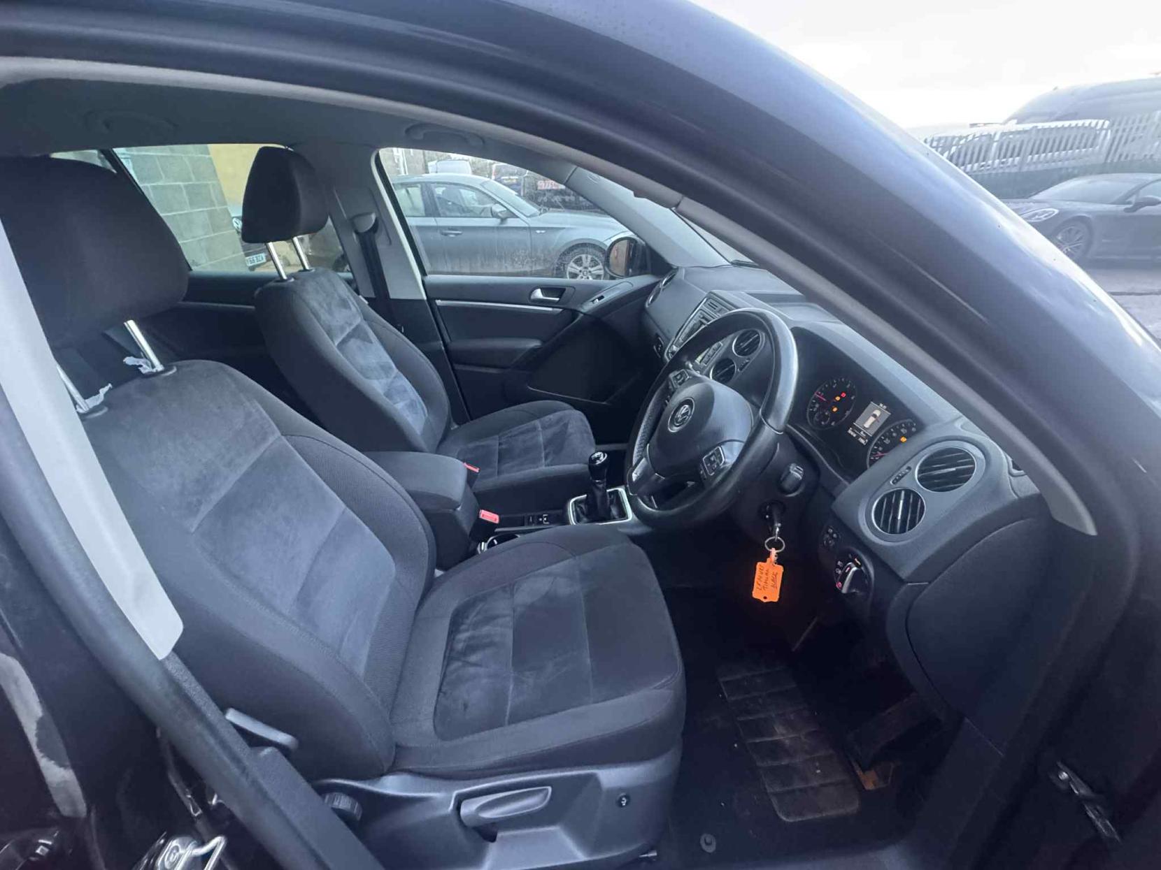 Volkswagen Tiguan 2.0 TDI BlueMotion Tech Match SUV 5dr Diesel Manual 4WD Euro 5 (s/s) (140 ps)